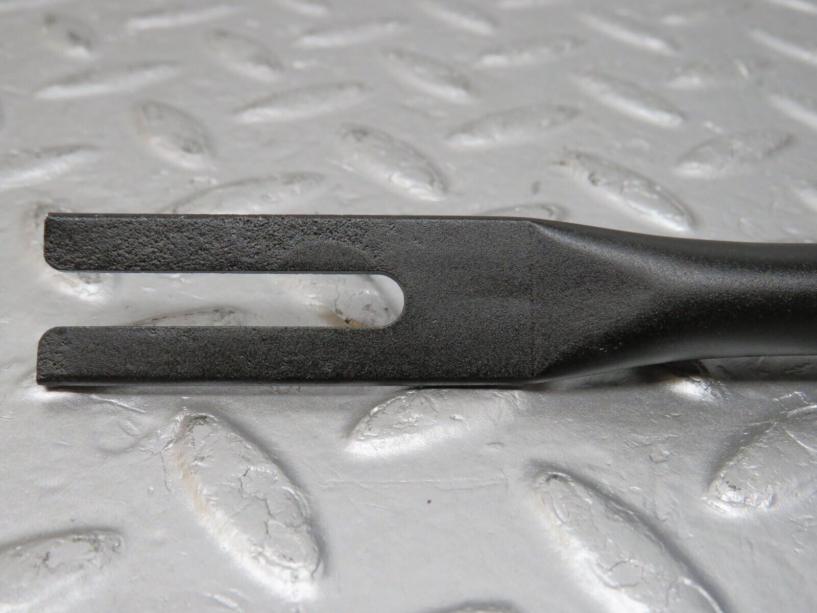 34604 Mercedes-Benz C126 380SEC Coupe Horn Bracket