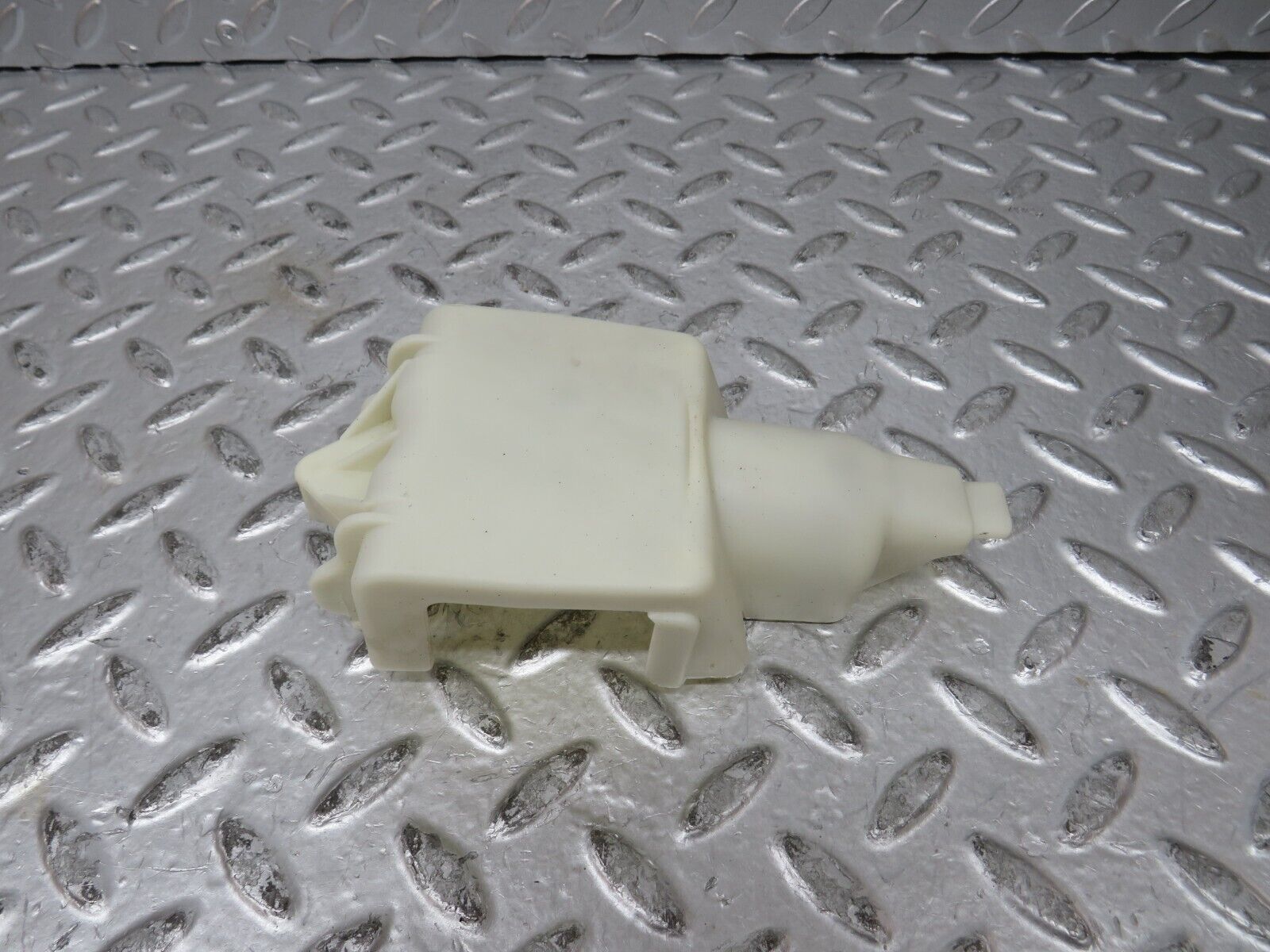 27499 Mercedes-Benz S124 300TE Rear Door Lock Vacuum Actuator Cover 1248050590