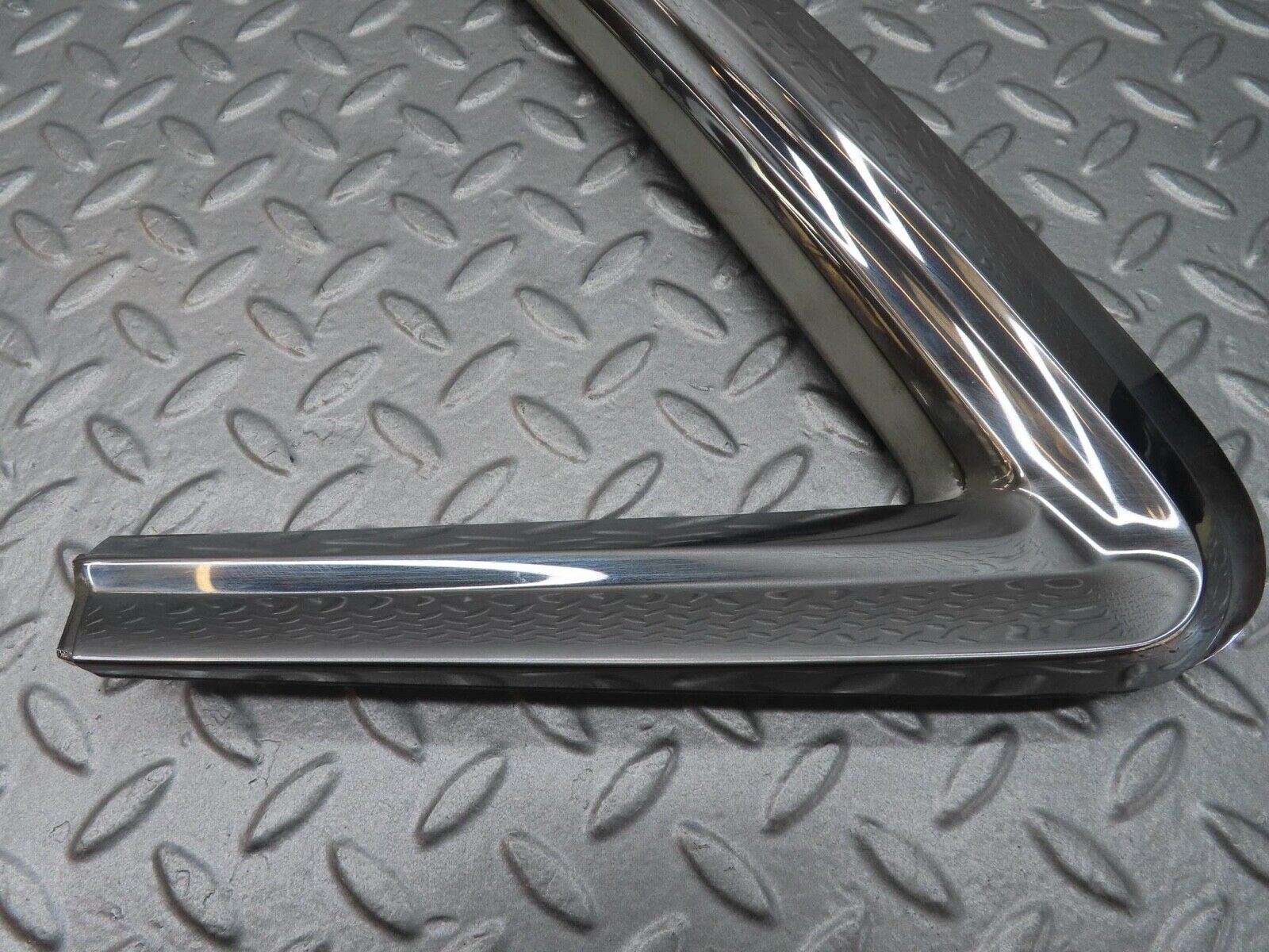 13996 Mercedes-Benz C107 280SLC Quarter Window Trim Left 1076980189