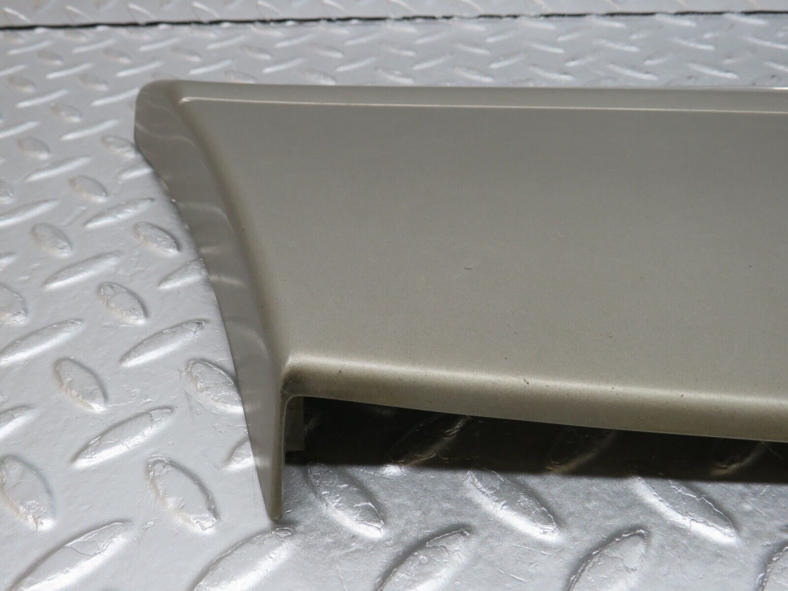 35968 Mercedes-Benz W126 420SE Front Left Fender Wing Moulding Trim 1266903540