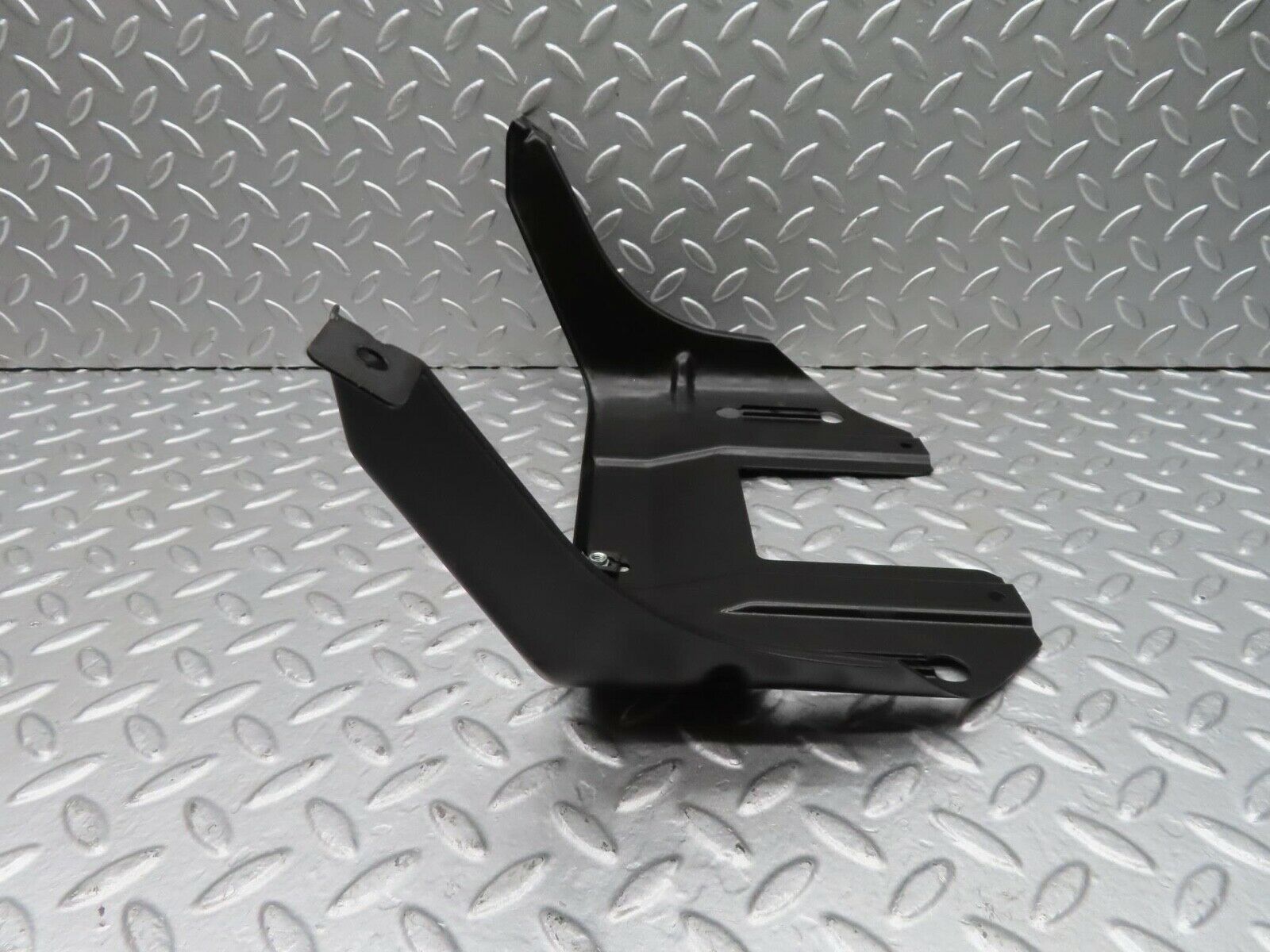 14886 Mercedes-Benz W140 S320 First Aid Box Bracket