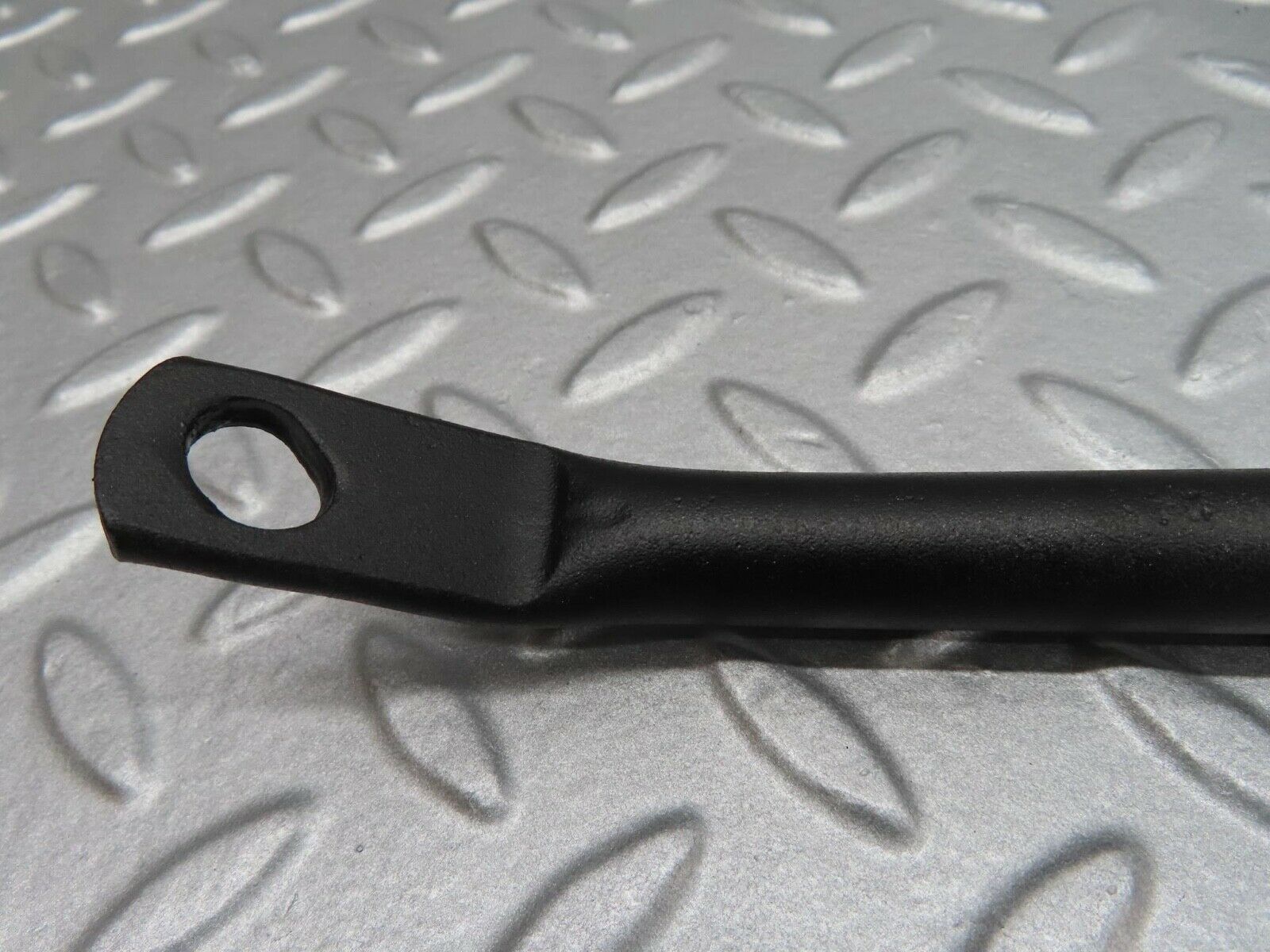 15977 Mercedes-Benz W123 280E Air Condition Compressor Holder