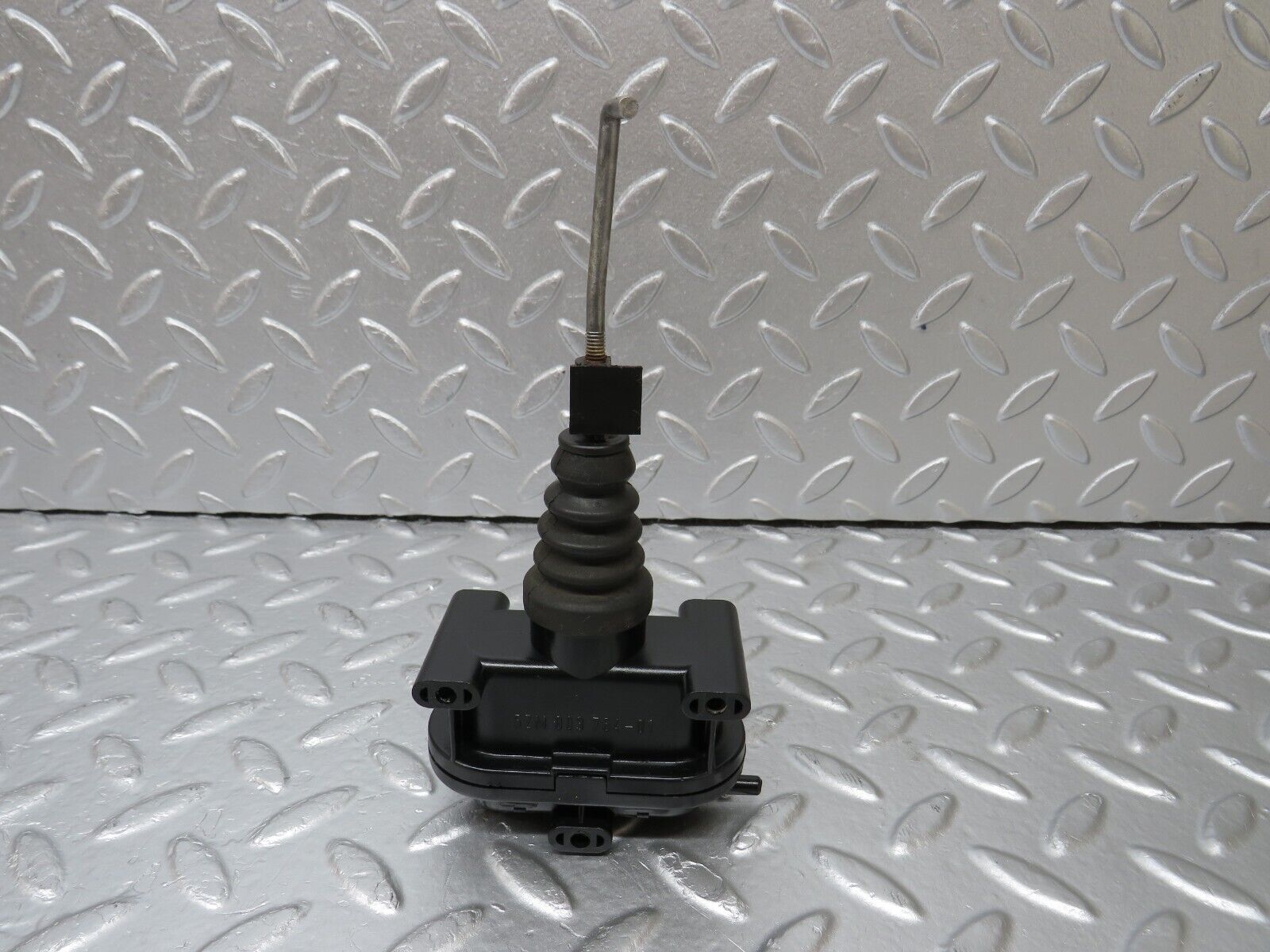 34332 Mercedes-Benz C126 380SEC Coupe Door Lock Vacuum Actuator Left Side