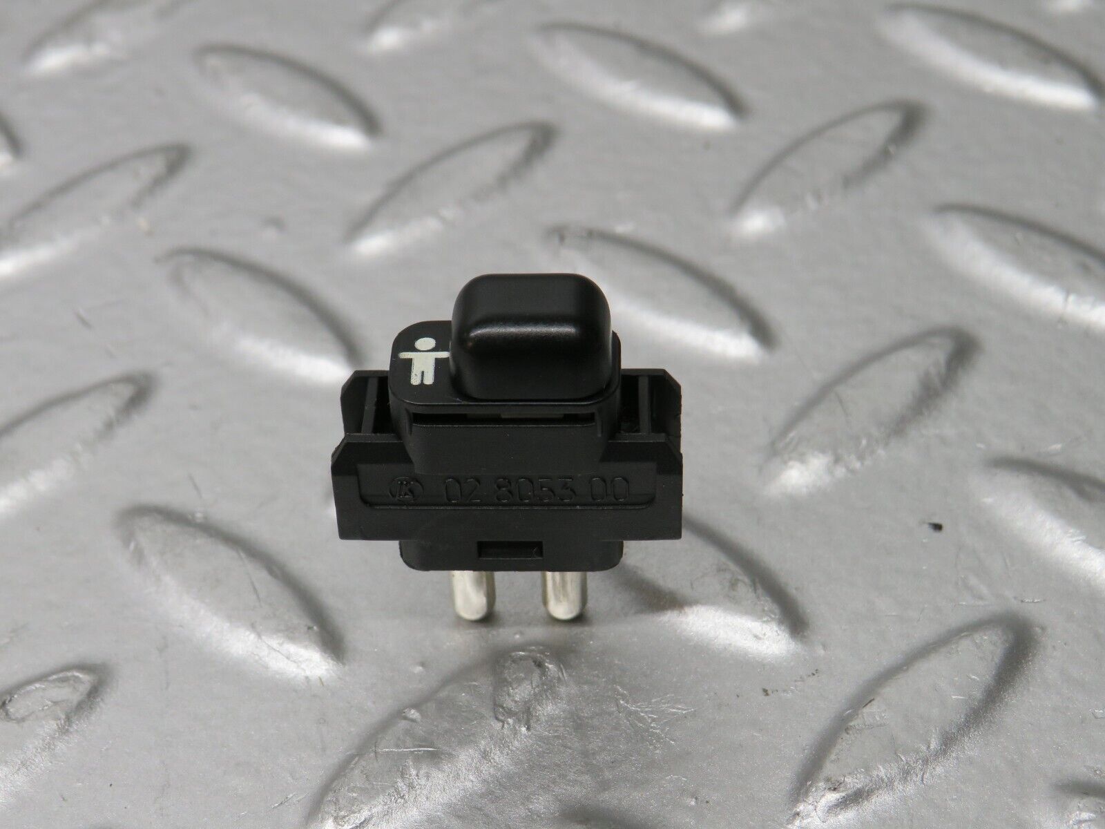 30577 Mercedes-Benz W201 190E 2.0L Child Lock Control Switch 1248204910