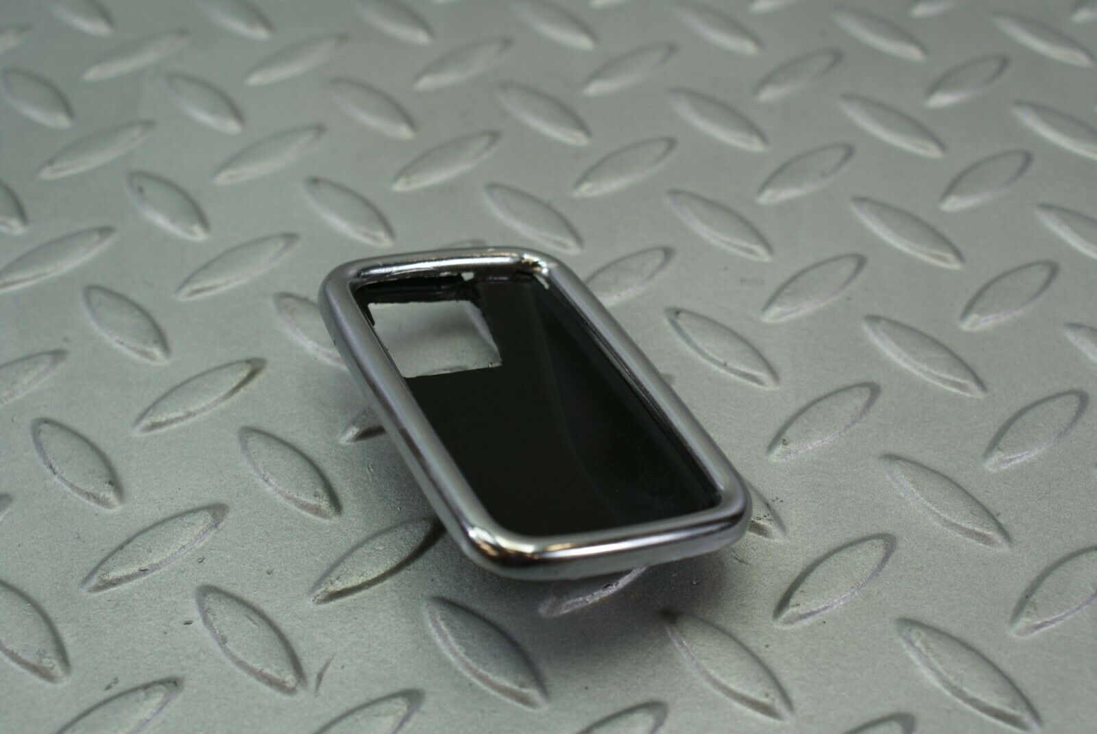 3184 Mercedes-Benz W115 220D Chrome Frame For Door Handle Left 1087660511