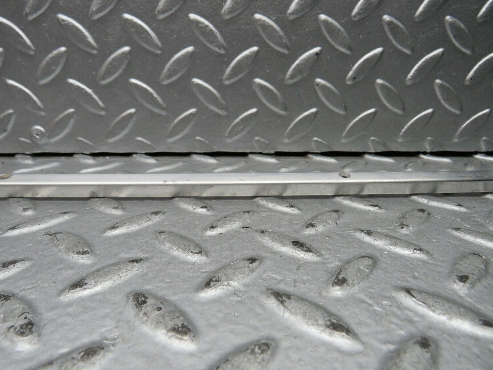 21763 Mercedes-Benz W126 300SE Sun Roof Chrome Trim