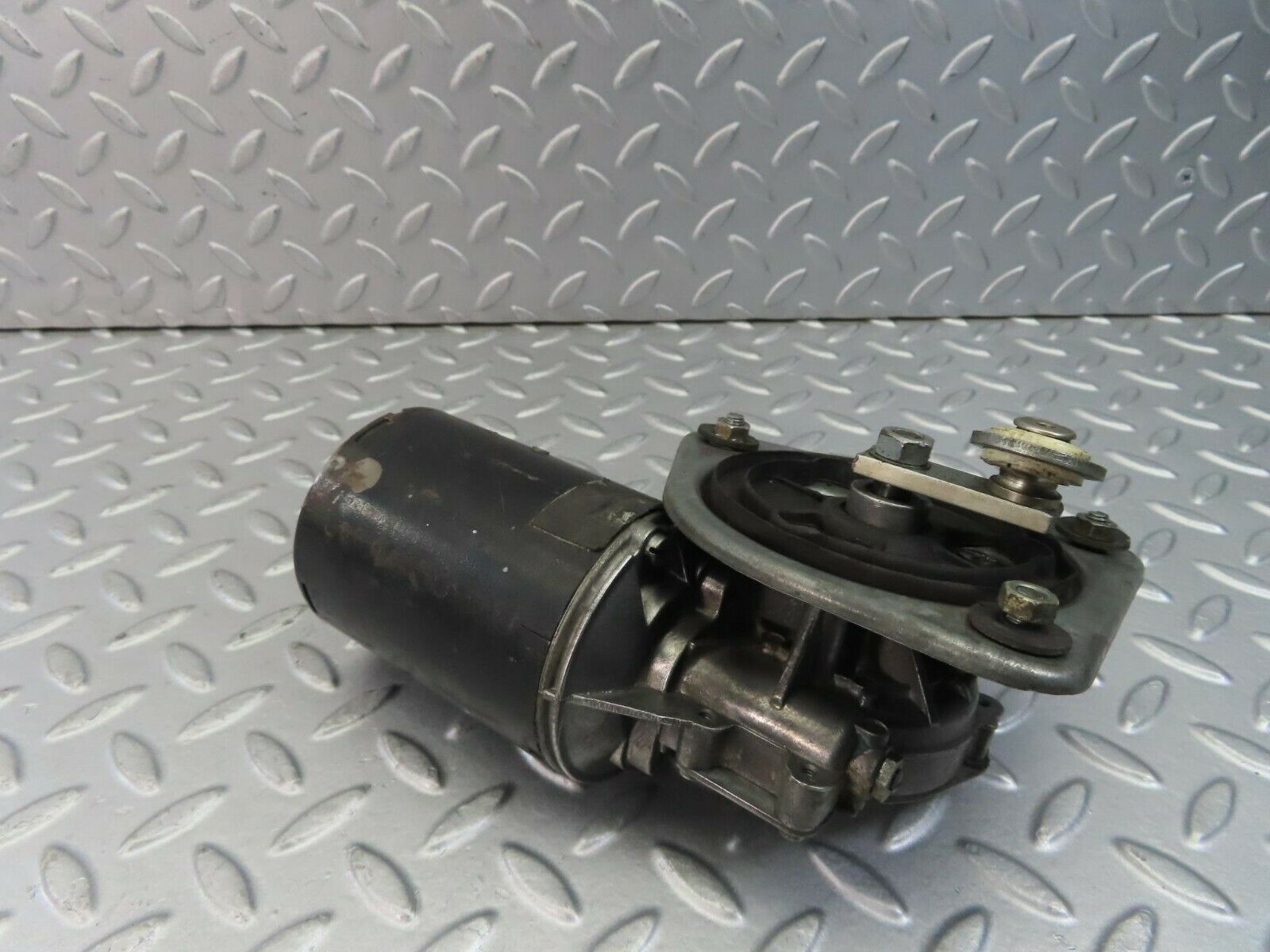 8937 Mercedes-Benz W115 Wiper Motor Bosch 0390341068