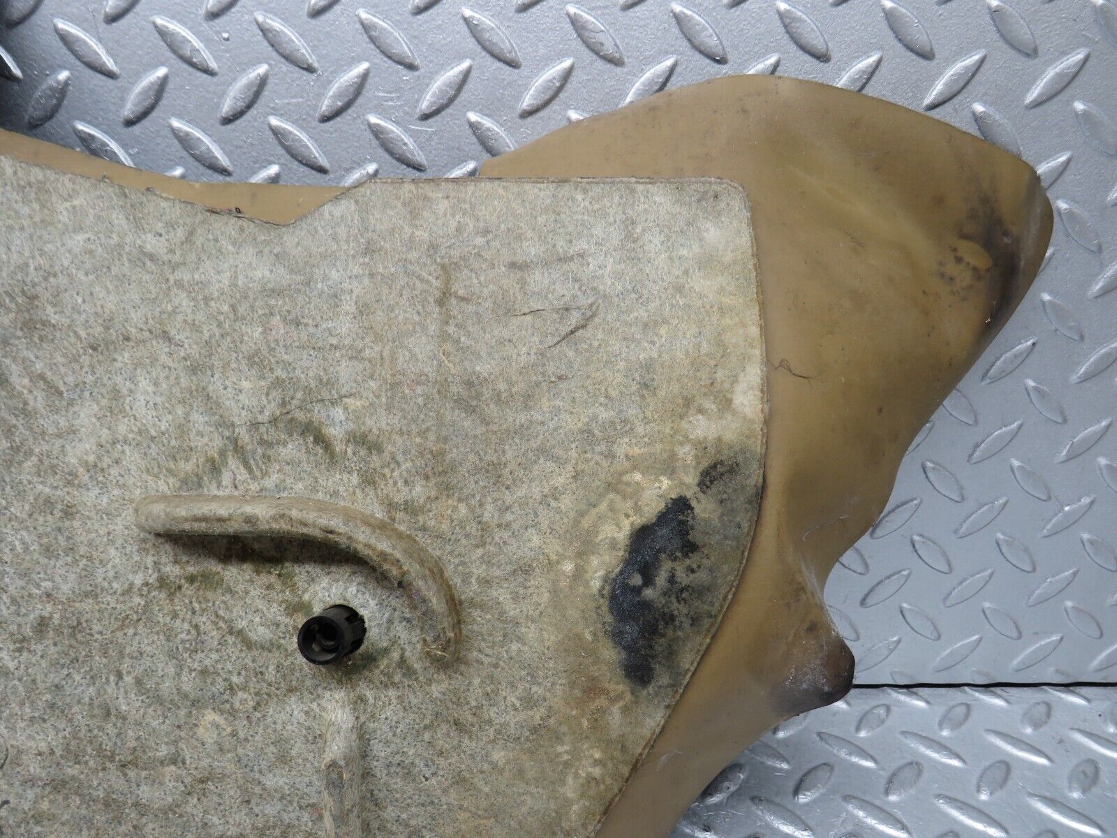 37936 Mercedes-Benz A124 320E Cabriolet Centre Console Carpet Left Side Black