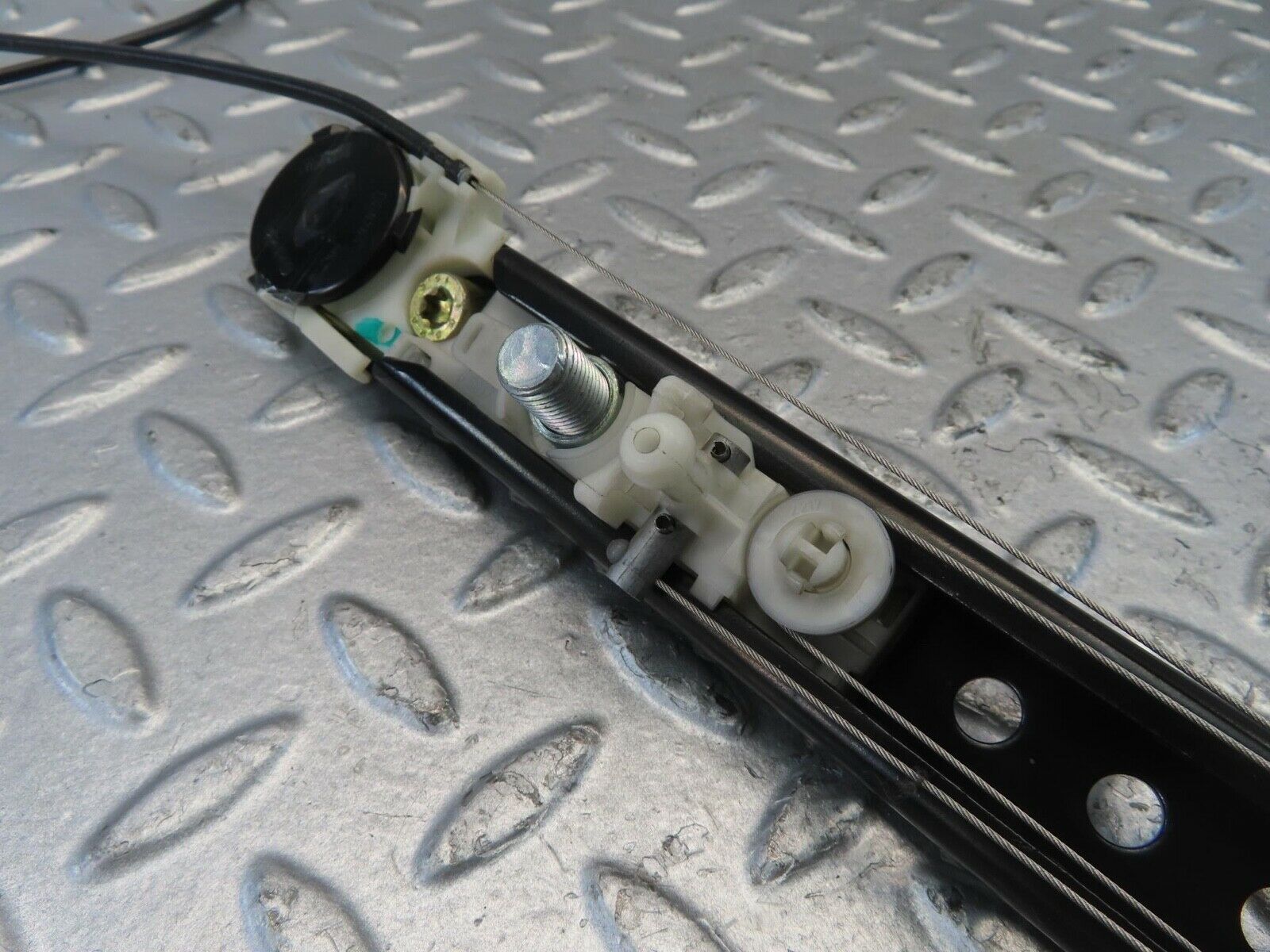 11223 Mercedes-Benz W221 S320 Front Left Seat Belt Adjuster Cable 2218600188