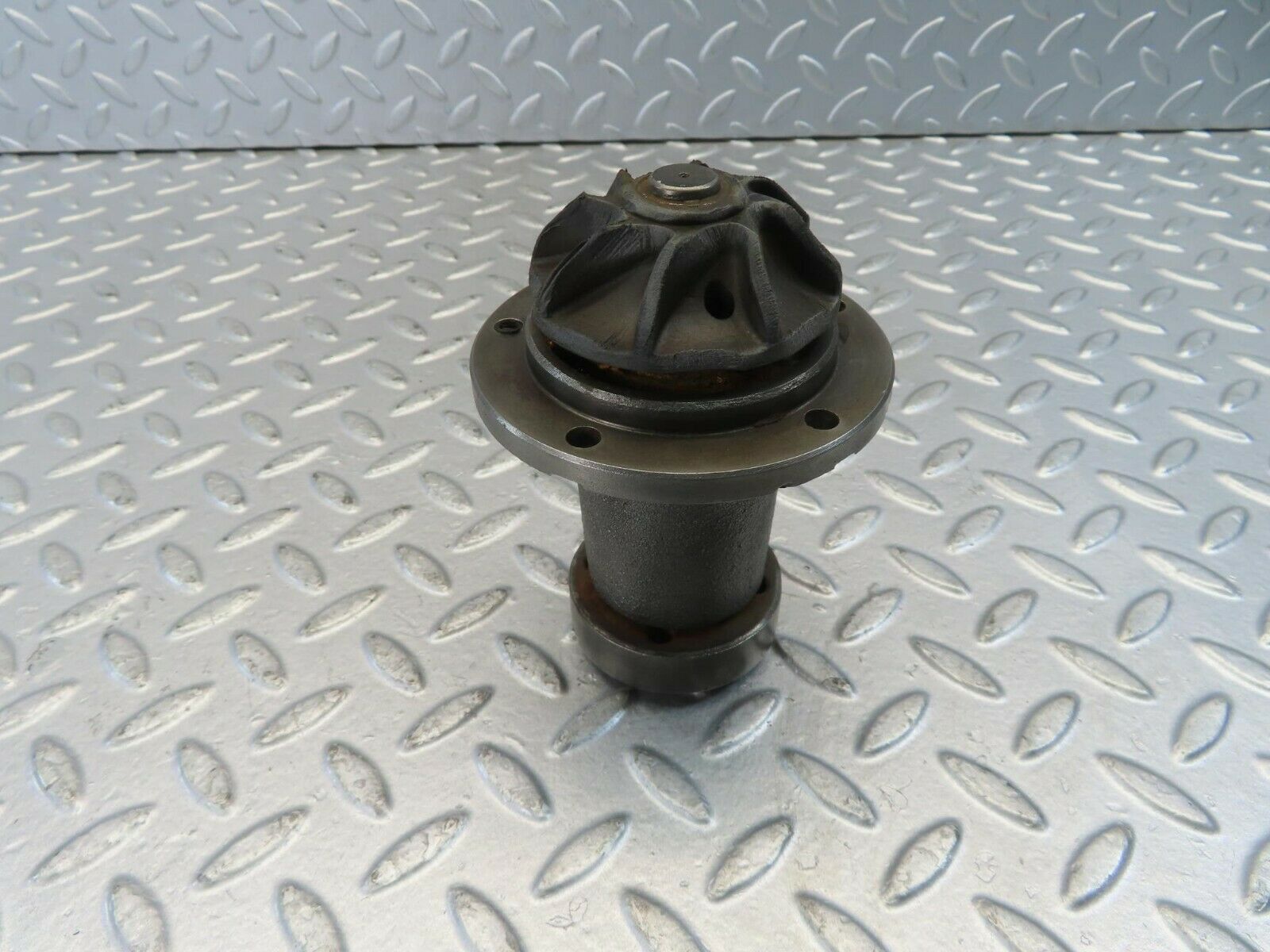 10956 Mercedes-Benz W115 220D Water Pump