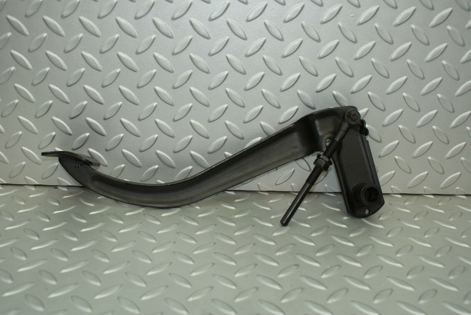 3169 Mercedes-Benz W115 220D Clutch Pedal LHD