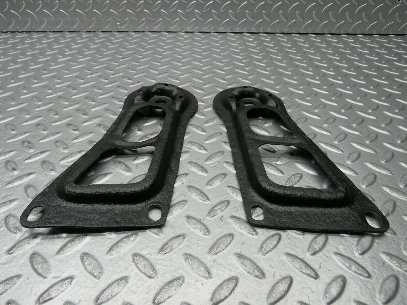 23059 Mercedes-Benz C123 230CE Coupe Rear Suspension Axle Mounting Bracket