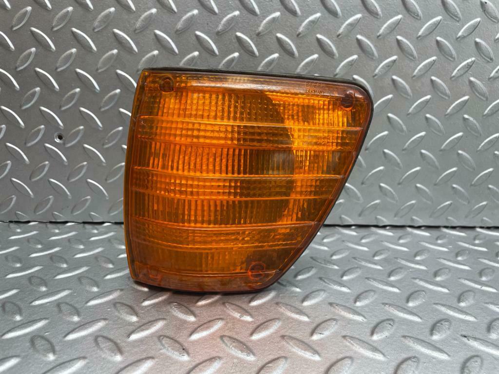 0040 Mercedes-Benz W116 350SE Left Front Indicator 1305233001