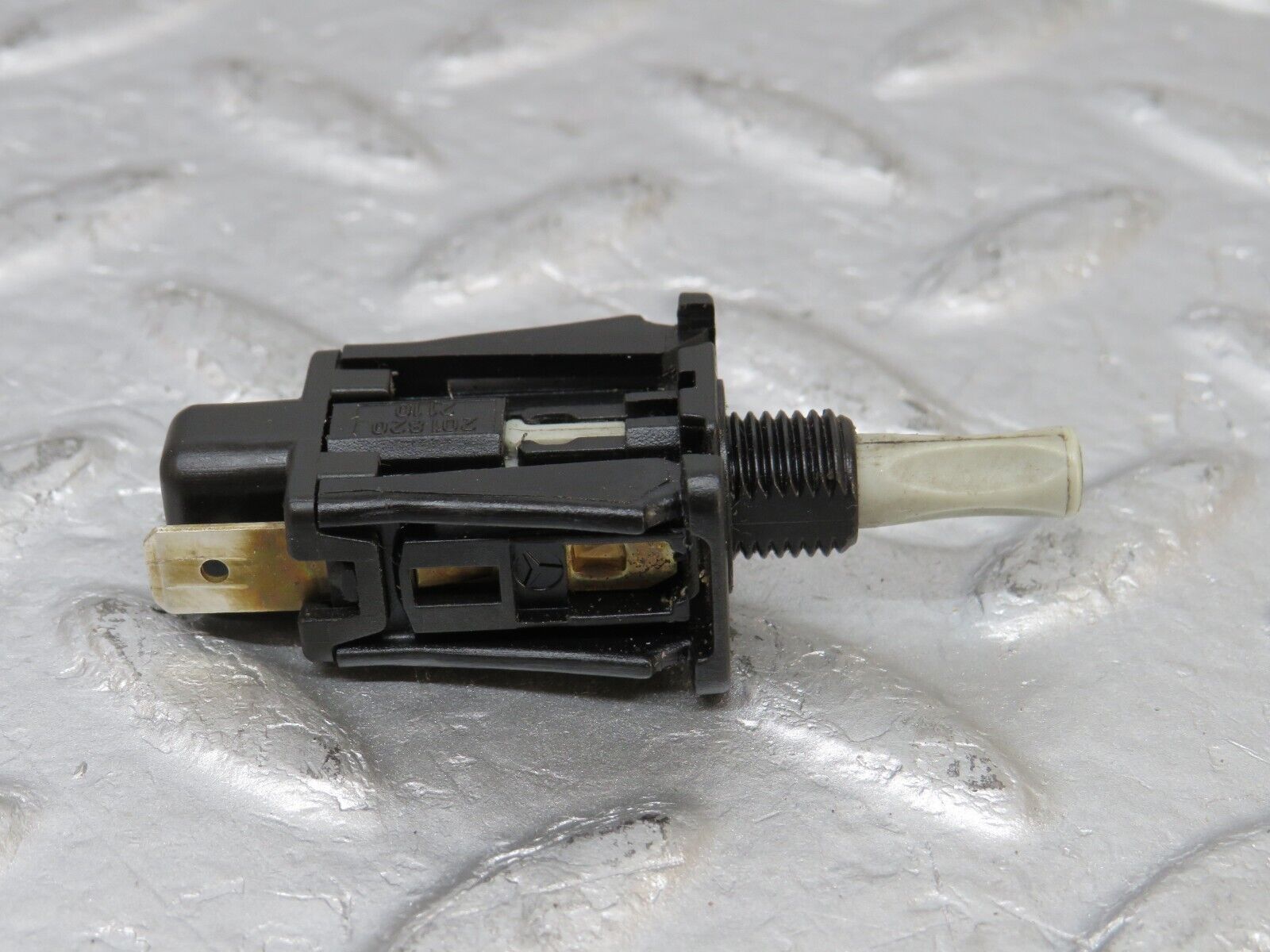 33323 Mercedes-Benz W202 C180 Door Contact Switch 2018202120