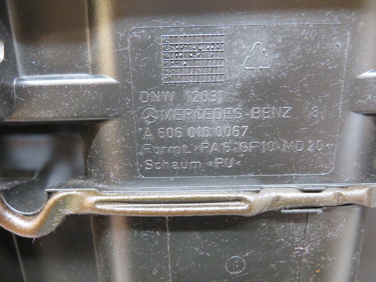 27786 Mercedes-Benz S124 300TE Wagon Engine Cover 6060100067