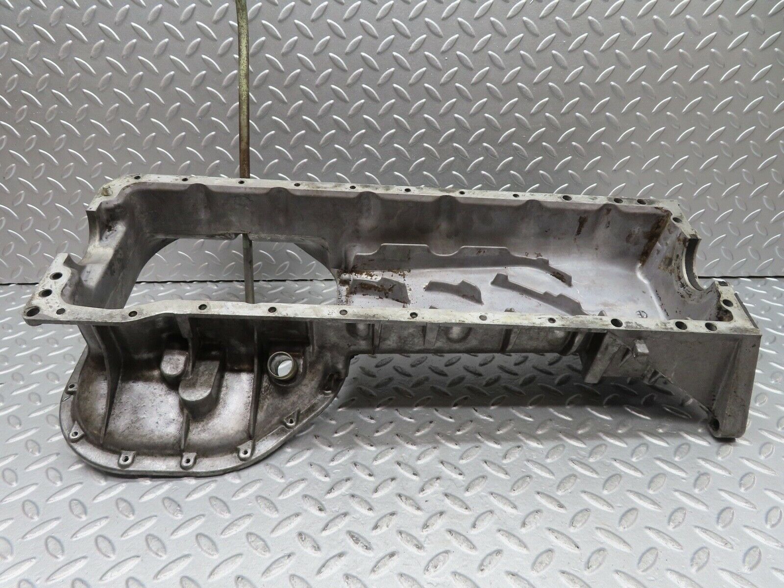 16991 Mercedes-Benz C123 280CE Coupe Oil Pan Oil Sump 1100140702