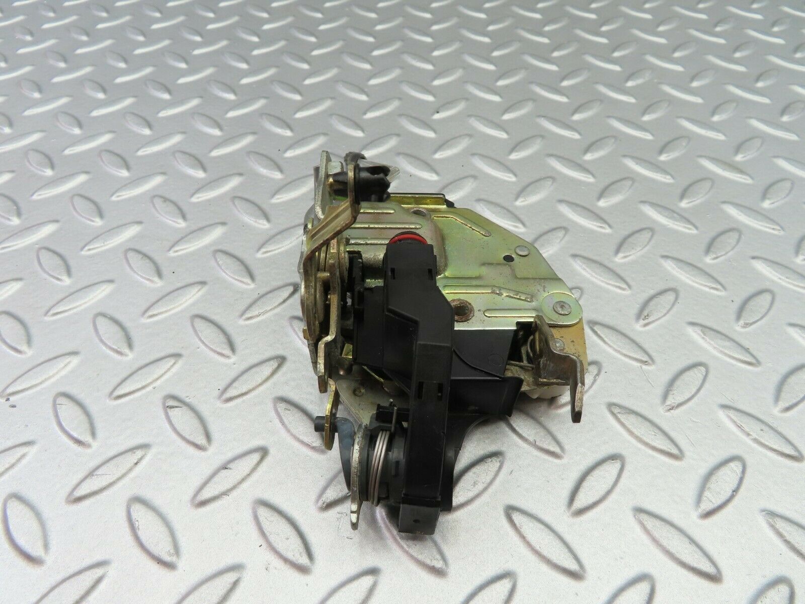 6600 Mercedes-Benz S124 E220 Wagon Front Right Door Lock Mechanism