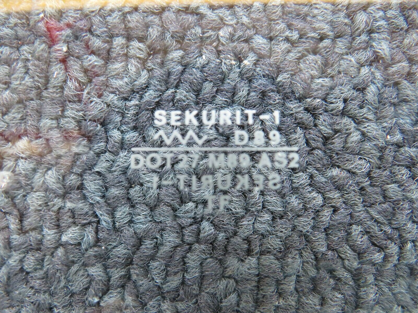 23652 Mercedes-Benz W114 280E Front Left Door Window Glass