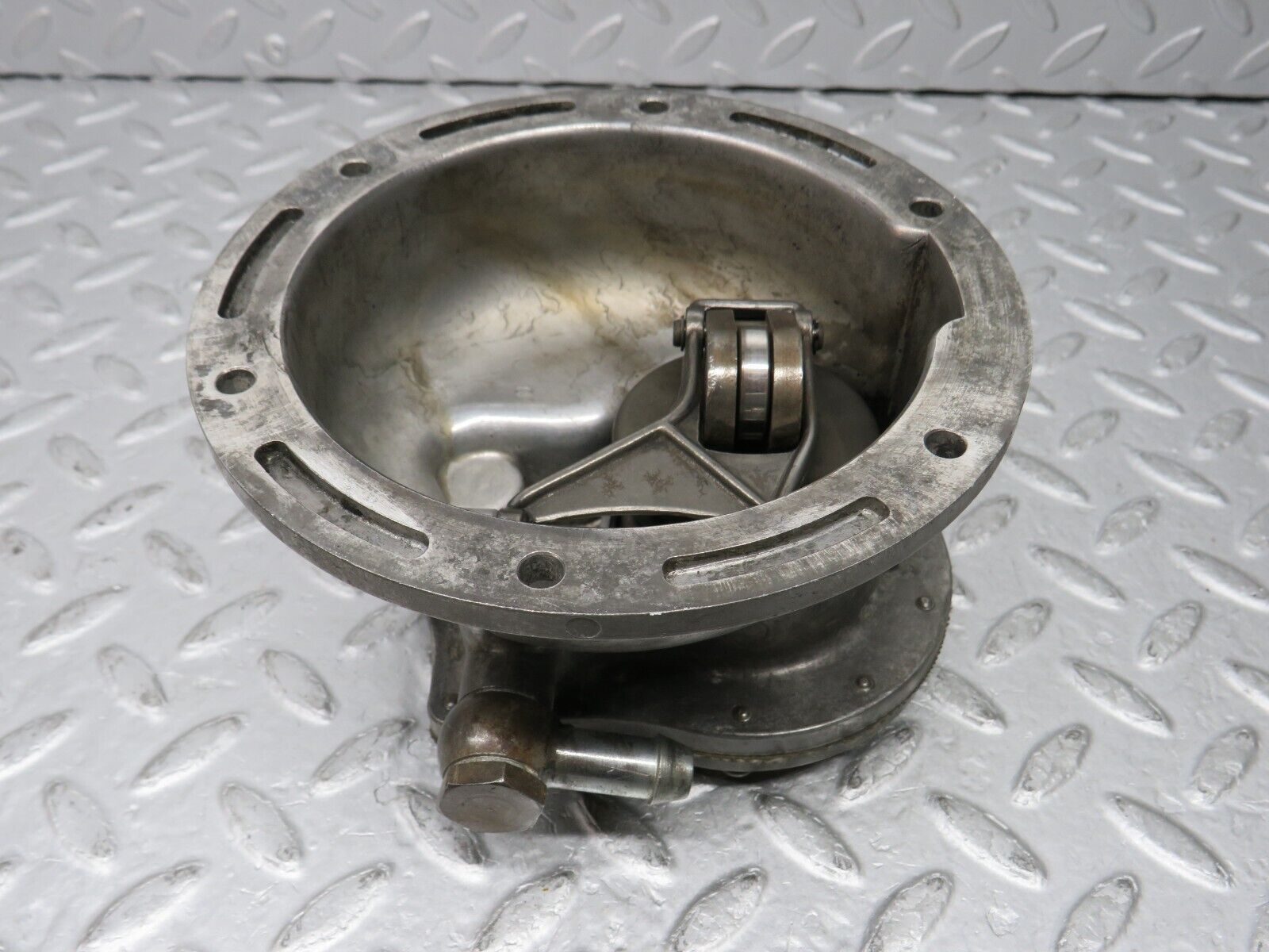 35909 Mercedes-Benz 240D OM616.912 Vacuum Pump Pierburg DB/U7 5015