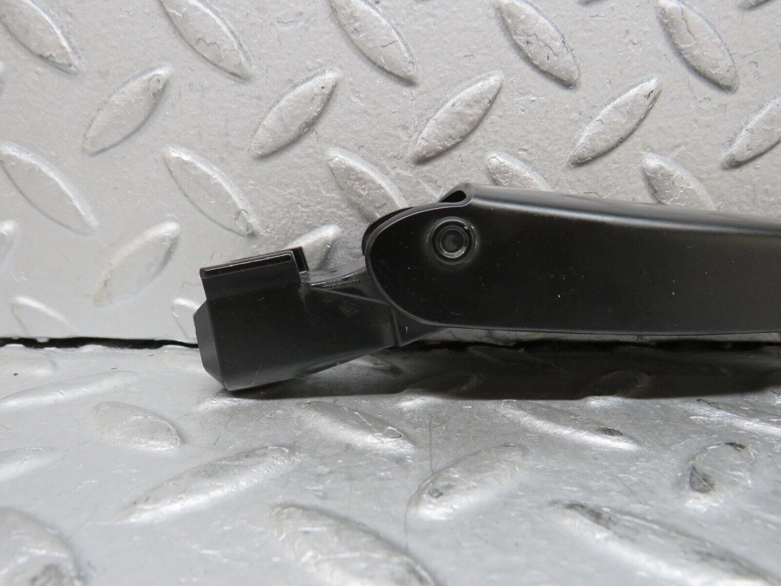 37866 Mercedes-Benz A124 320E Cabriolet Wiper Arm Bosch