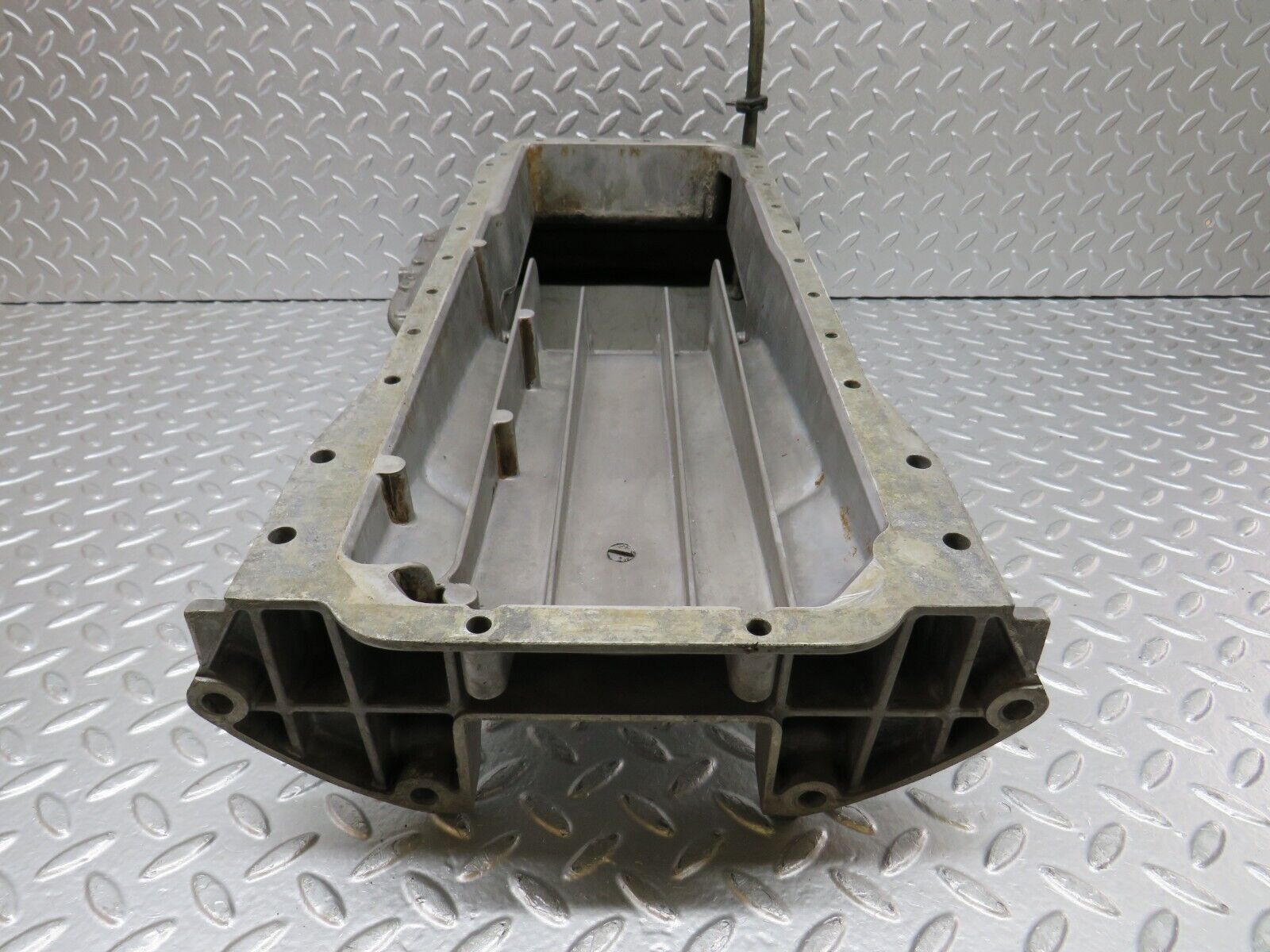 34530 Mercedes-Benz C126 380SEC Coupe Oil Pan Oil Sump 1170140002