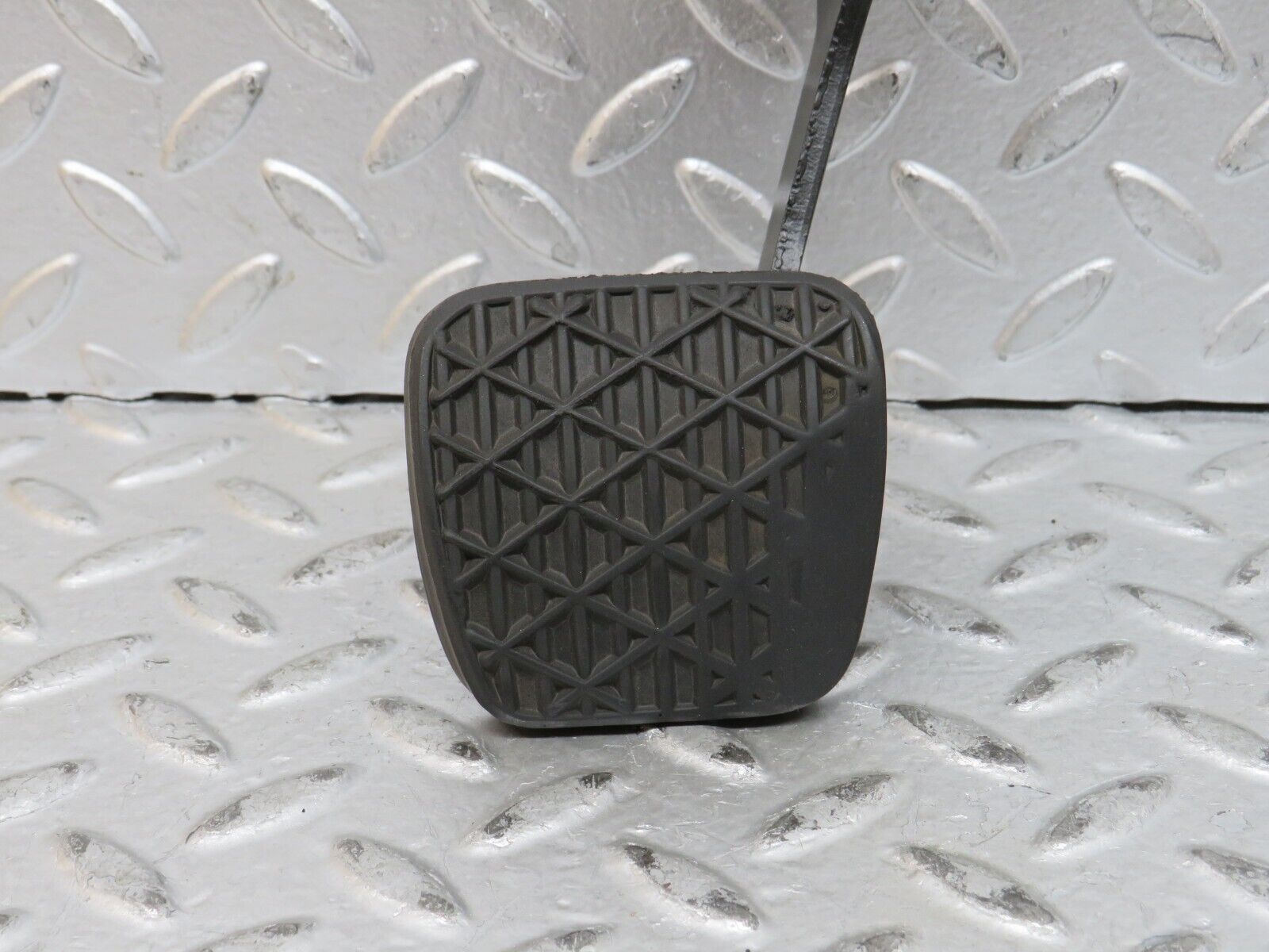 28446 Mercedes-Benz S123 240D Wagon Clutch Pedal With Rubber