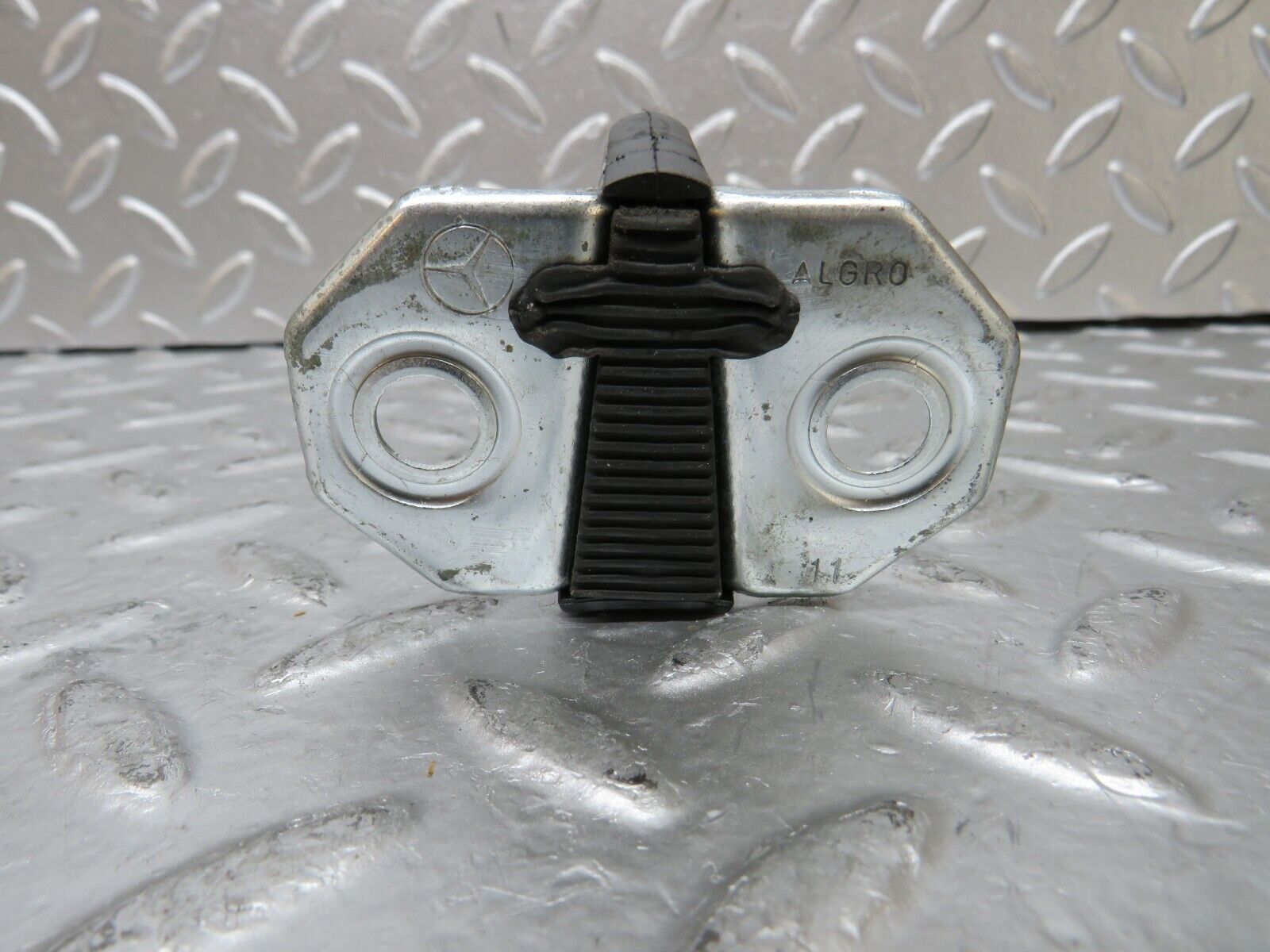 25845 Mercedes-Benz W124 280E Door Lock Latch