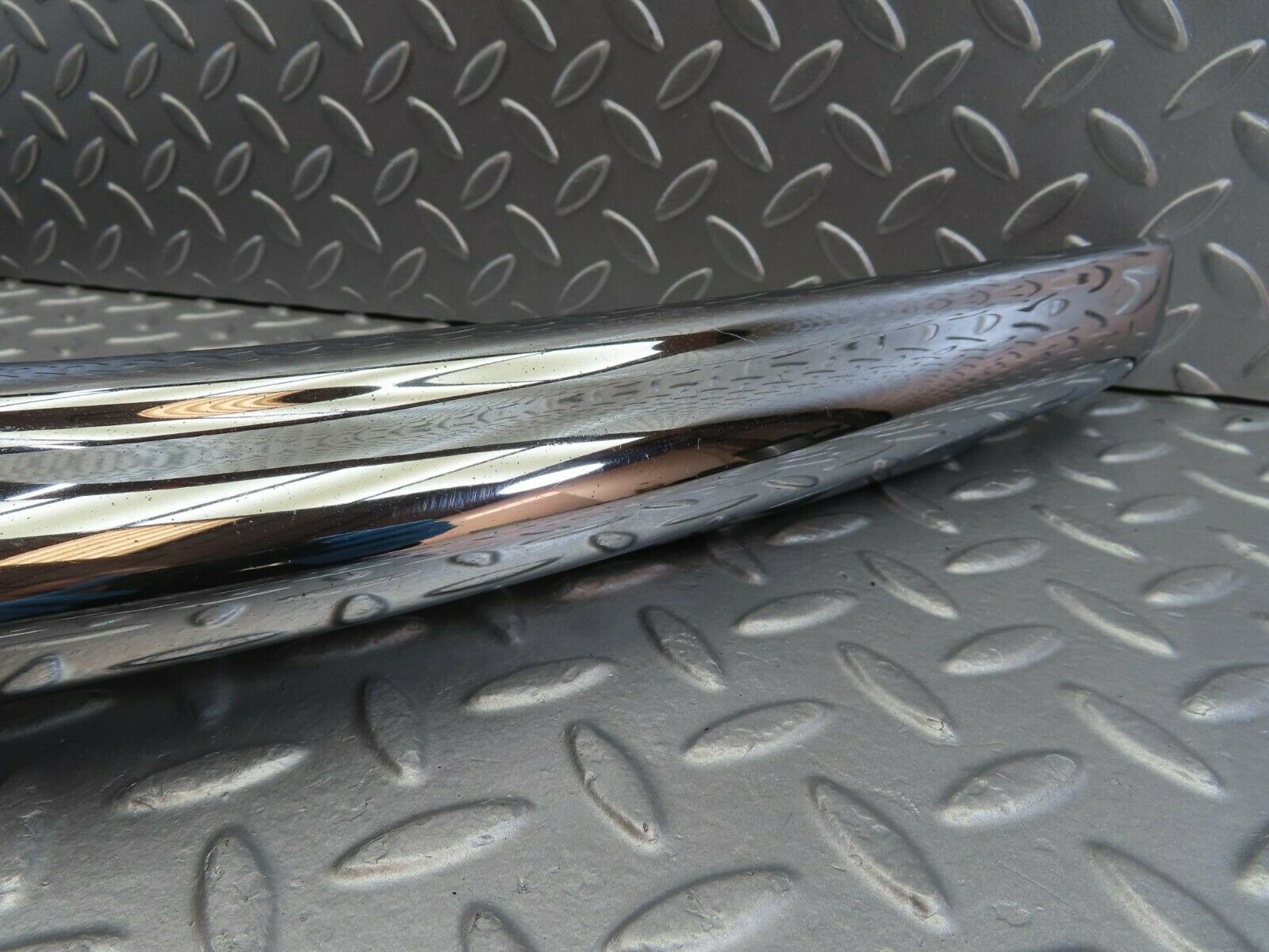 10613 Mercedes-Benz W108 Front Left Upper Bumper Corner