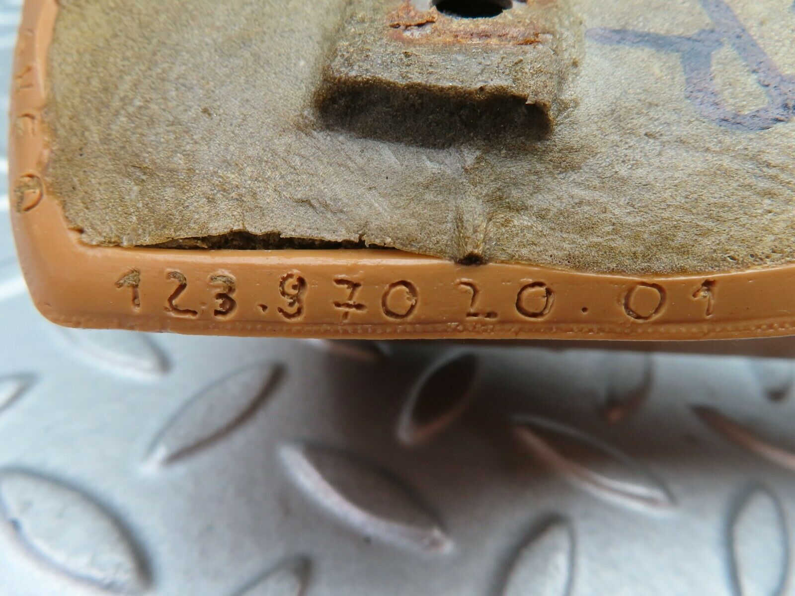 5718 Mercedes-Benz W123 200 Interior Door Handle Front Right 1239702001