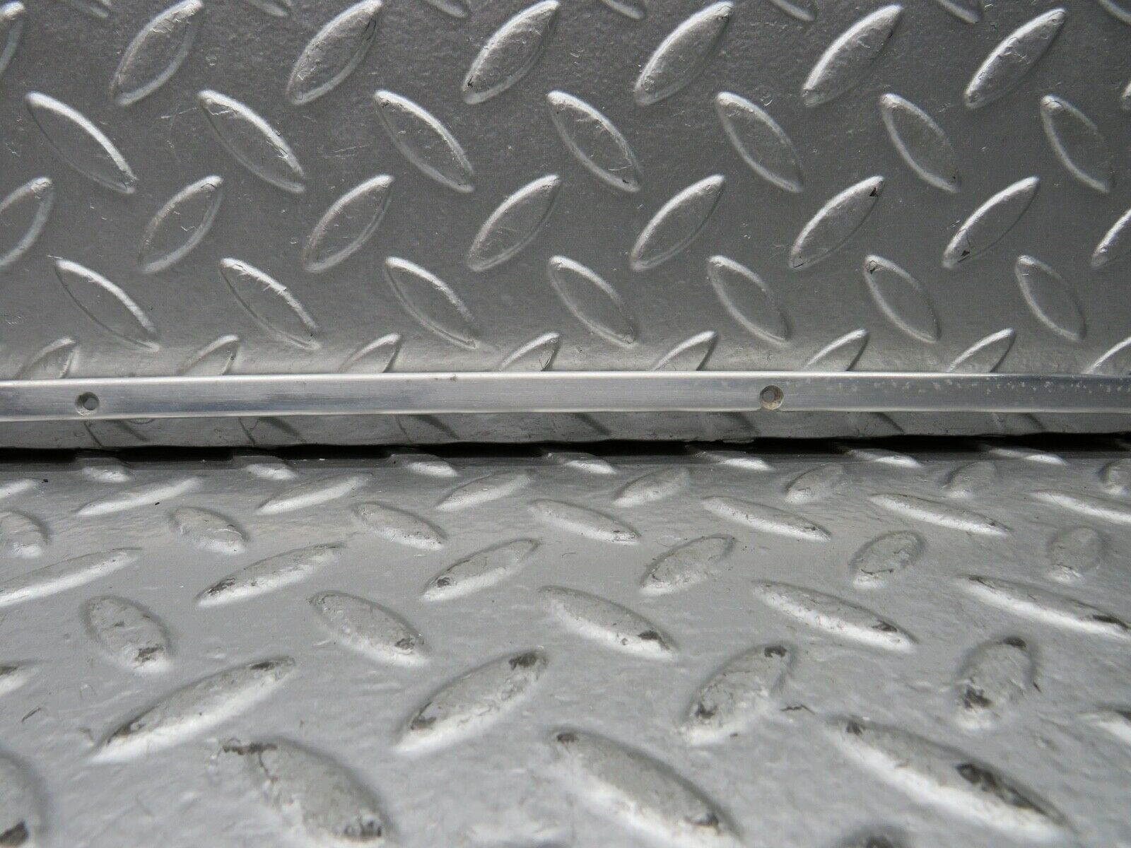 21763 Mercedes-Benz W126 300SE Sun Roof Chrome Trim