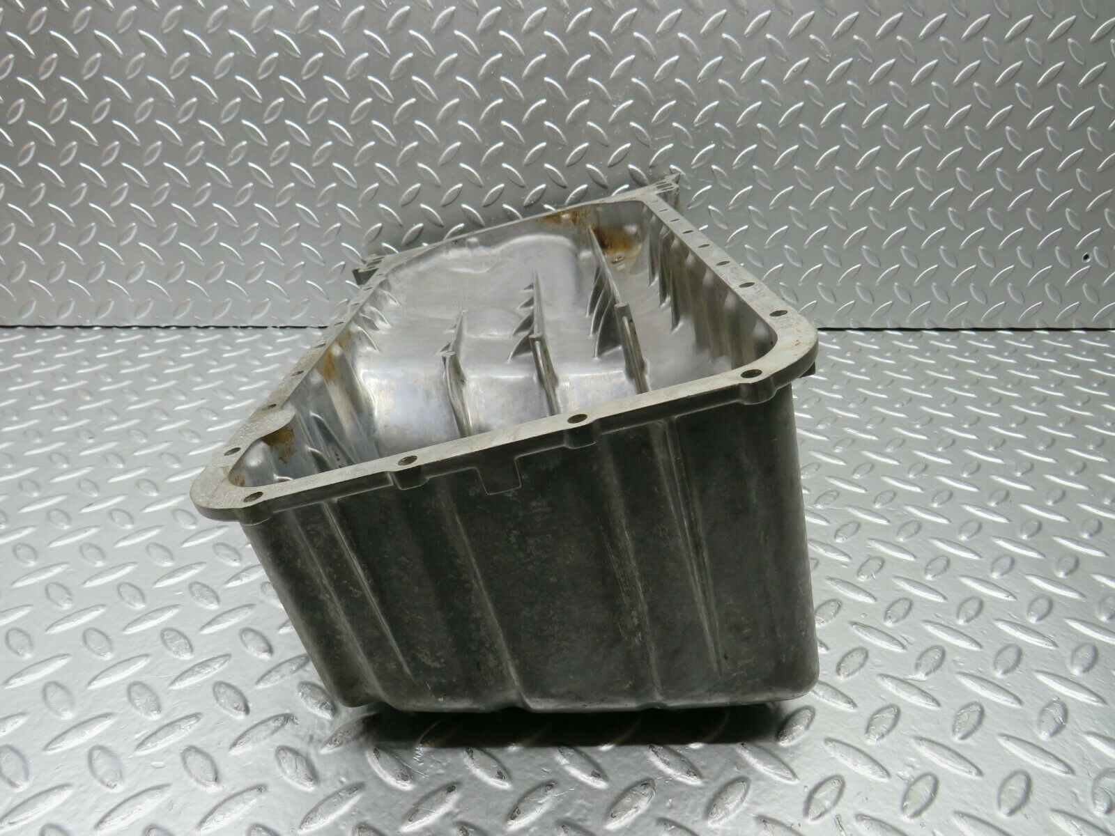 22536 Mercedes-Benz C124 E220 Coupe Oil Pan Oil Sump 1110140802