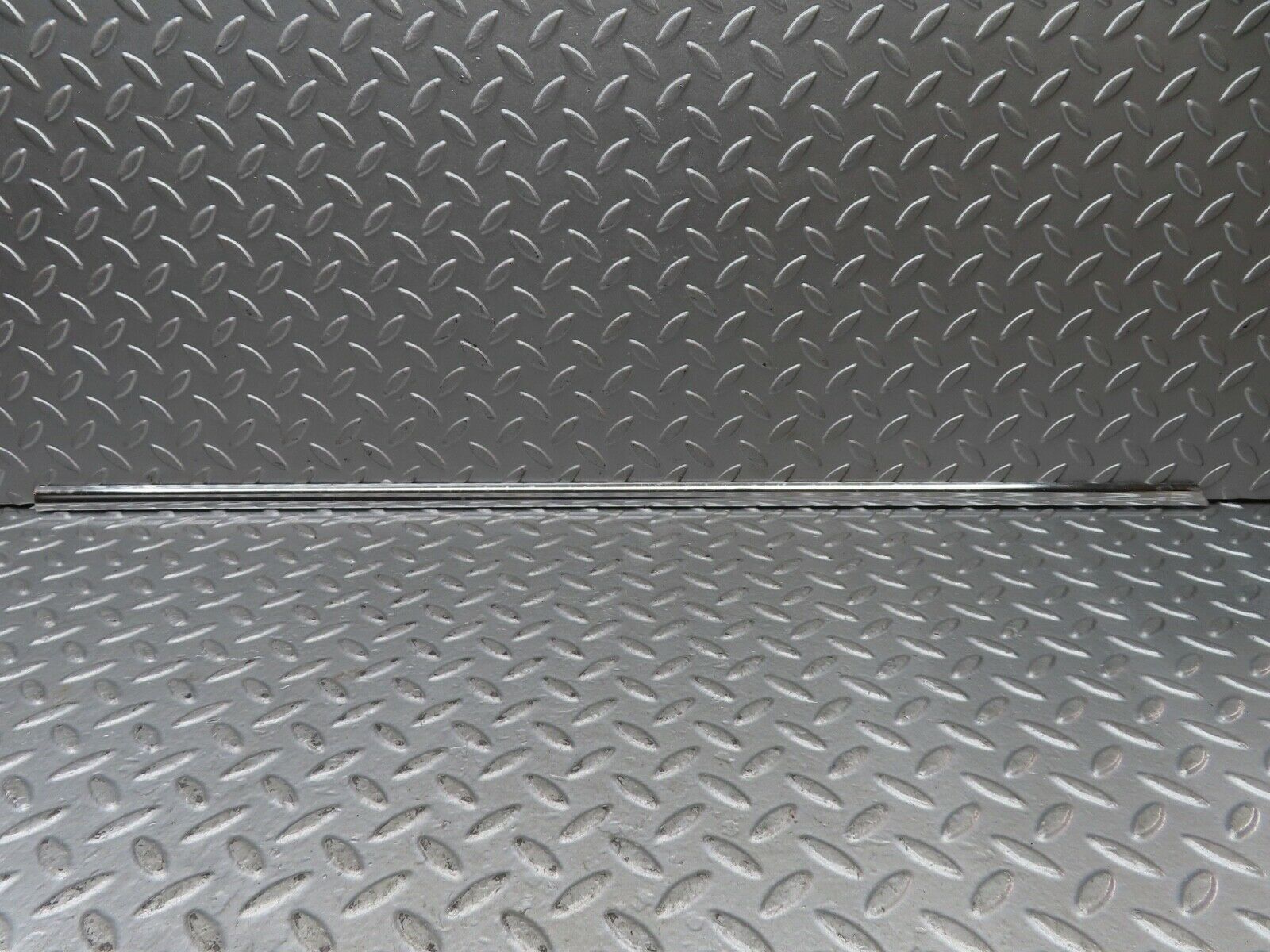 19123 Mercedes-Benz W123 300D Front Right Door Chrome Moulding Trim