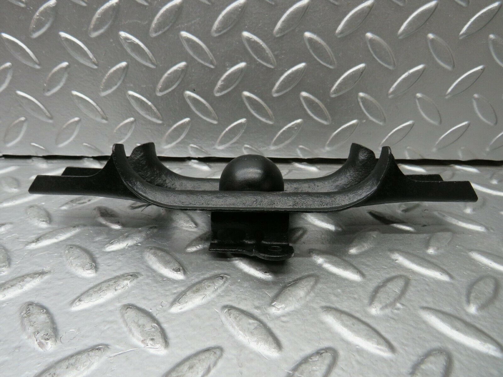 22916 Mercedes-Benz C107 450SLC Coupe Exhaust Bracket