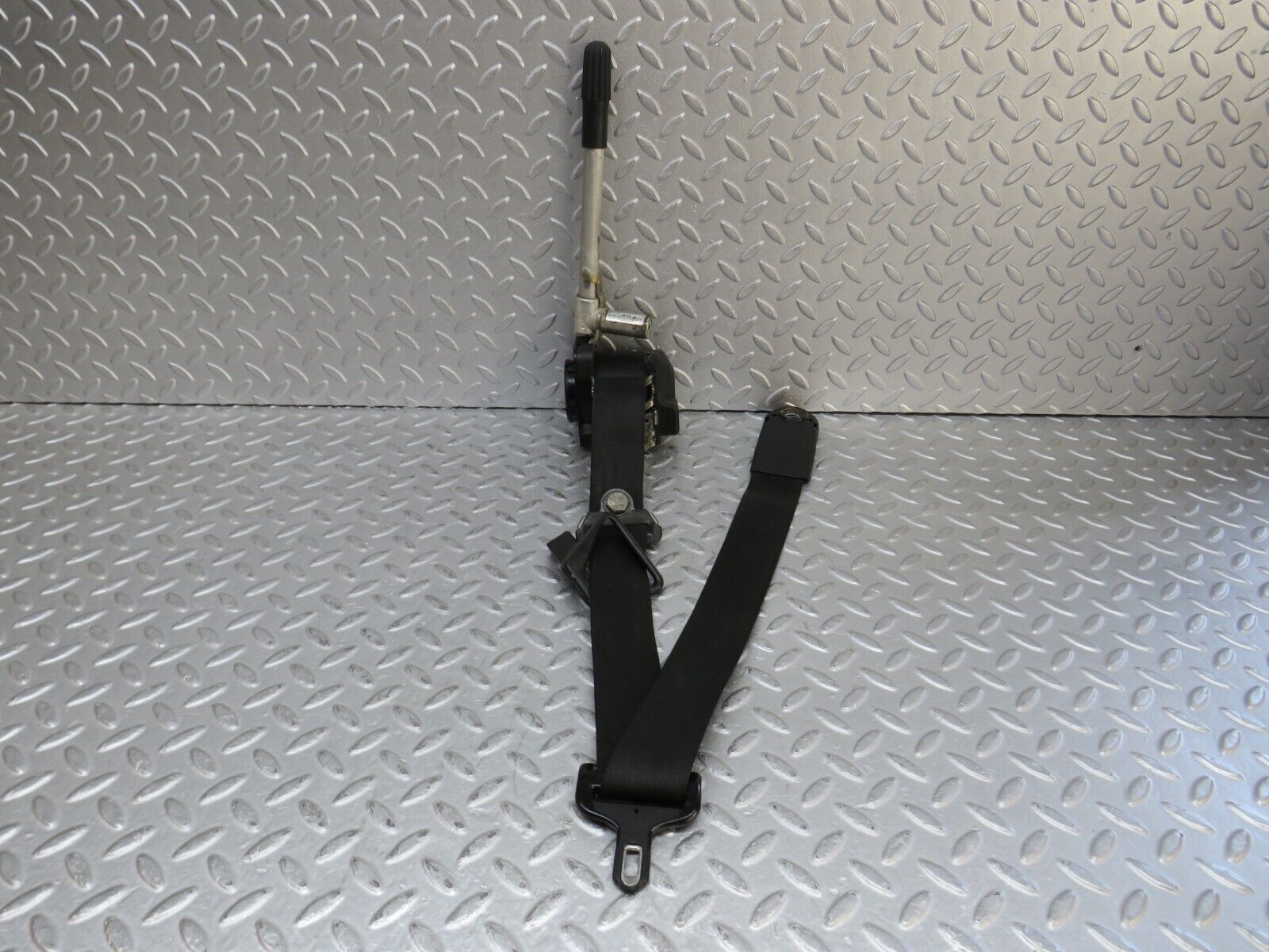 37164 Mercedes-Benz C126 420SEC Coupe Front Left Seat Belt No Buckle 1268606886