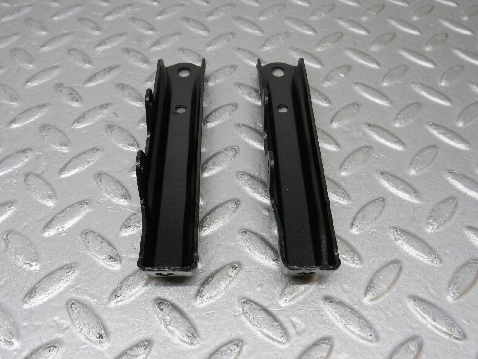 38926 Mercedes-Benz W201 190E 2.6L Air Intake Manifold Bracket