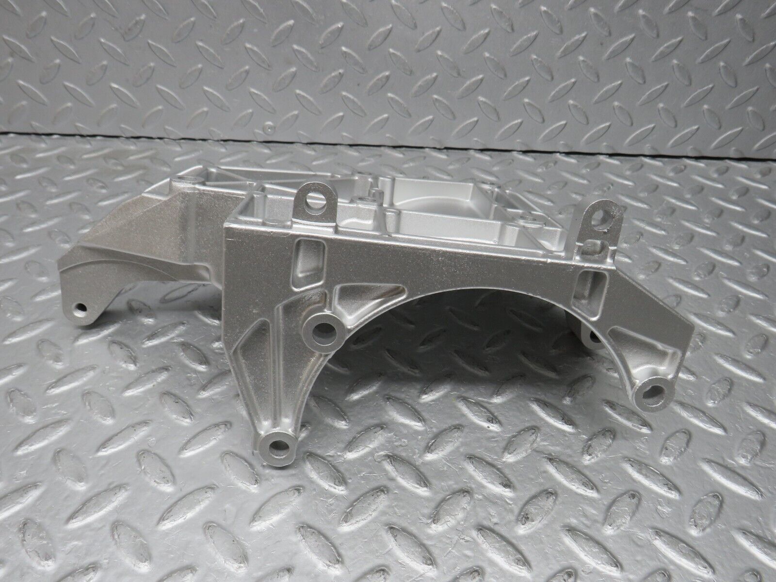 38134 Mercedes-Benz A124 320E Cabriolet Alternator Generator Bracket 1041550135