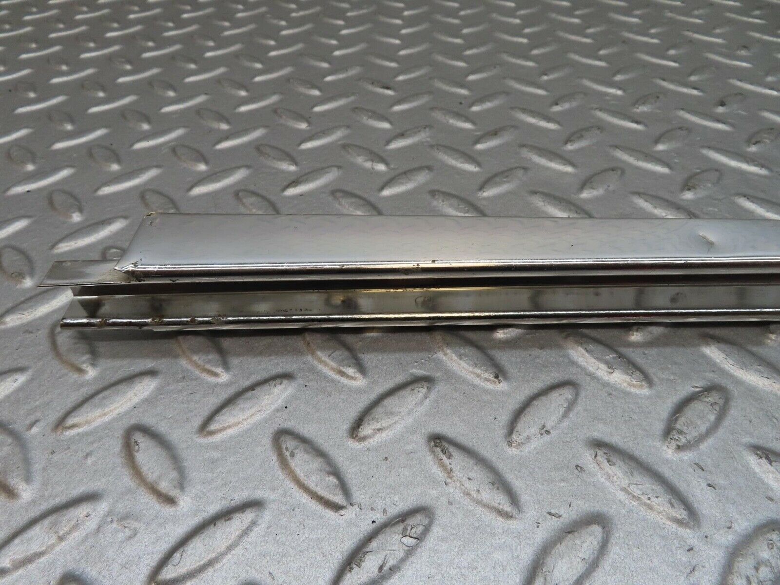 13186 Mercedes-Benz W111 220S Front Right Door Window Chrome Frame