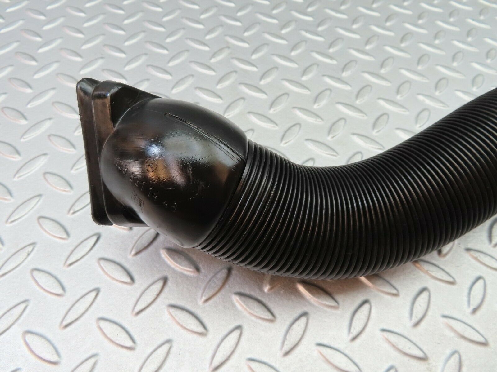 6126 Mercedes-Benz W126 380SE Heater Pipe Air Pipe 1268311446