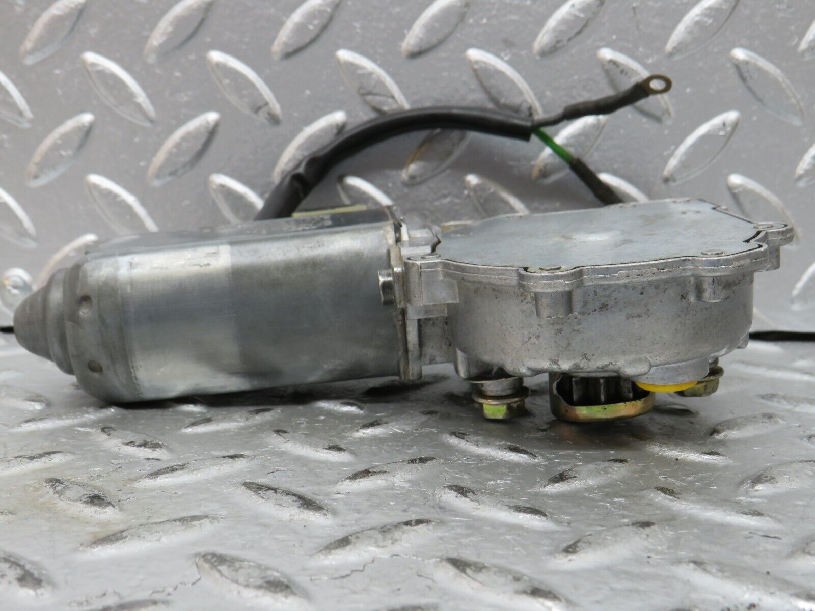 27662 Mercedes-Benz S124 300TE Window Regulator Motor Right Bosch 0130821285