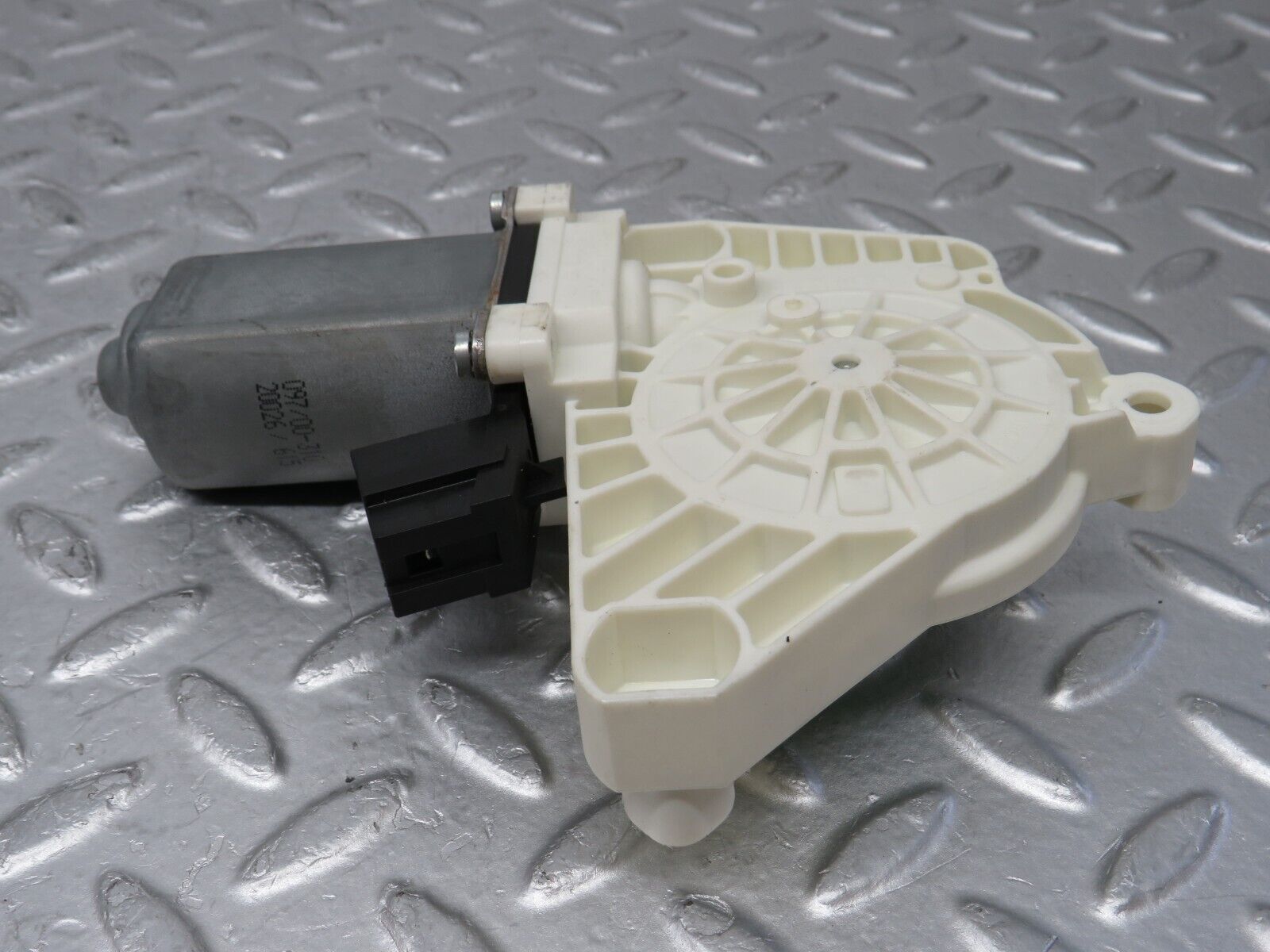 35162 Mercedes-Benz W221 Rear Right Window Regulator Motor 2218203042