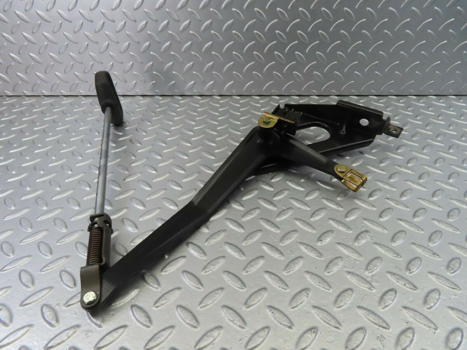 10864 Mercedes-Benz W123 230E Handbrake