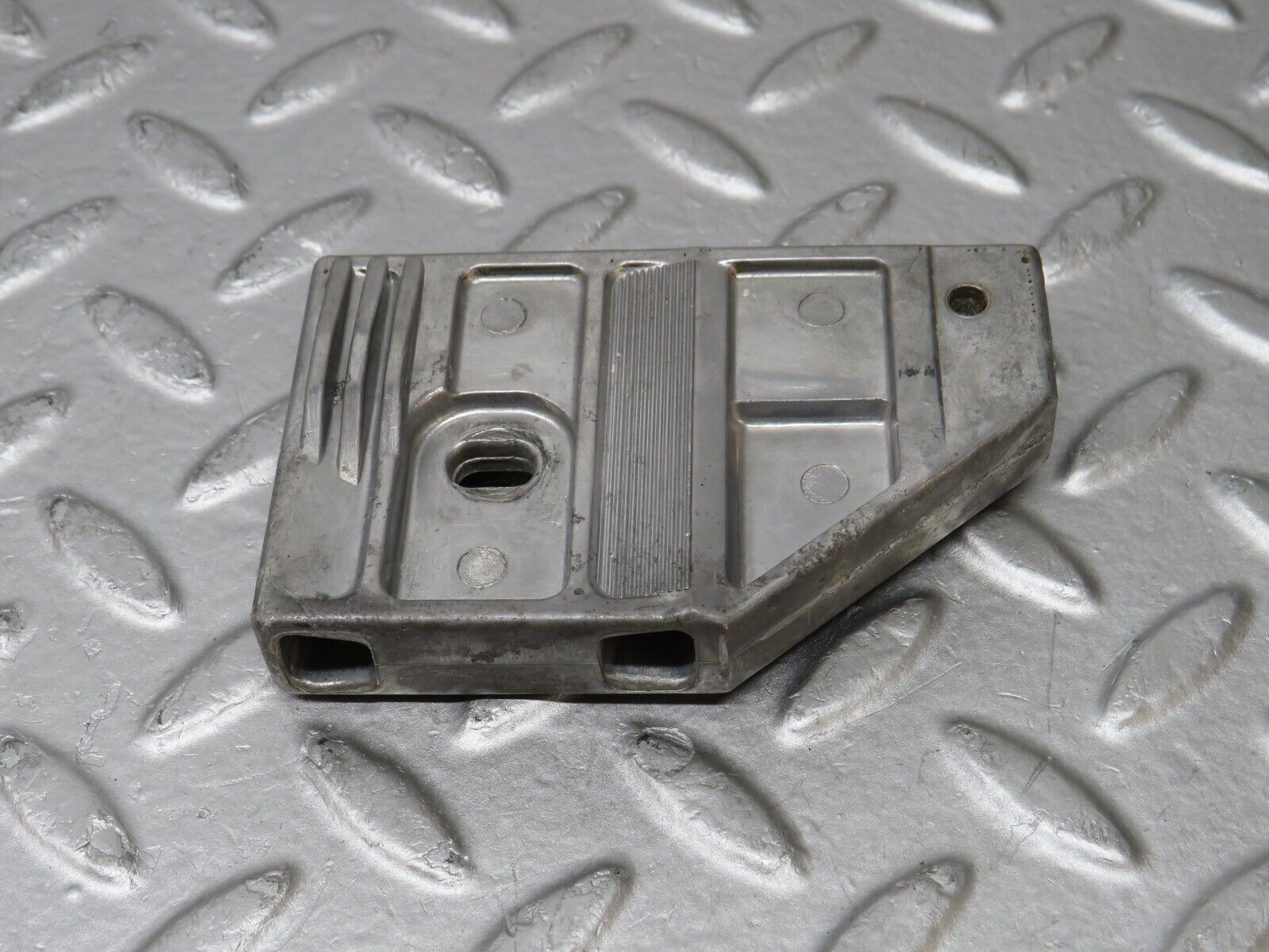 36887 Mercedes-Benz C126 420SEC Coupe Door Window Guide Bracket 1267250332