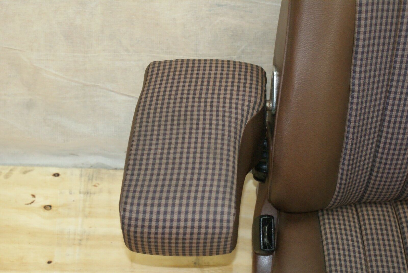 2497 Mercedes-Benz W116 350SE Front Left Seat 1169101250