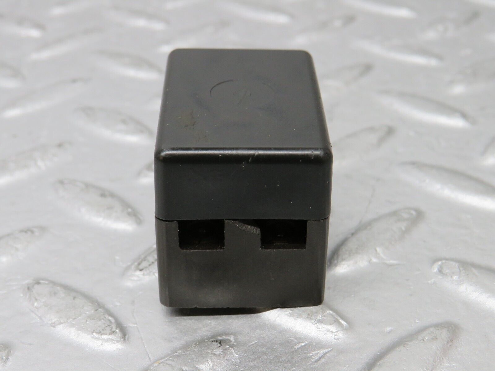 37919 Mercedes-Benz A124 320E Cabriolet Fuse Box Connector