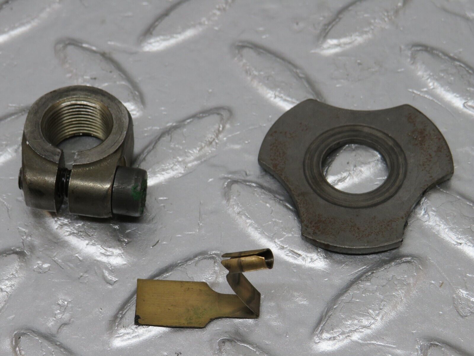 34015 Mercedes-Benz W124 260E Wheel Hub Locking Cap