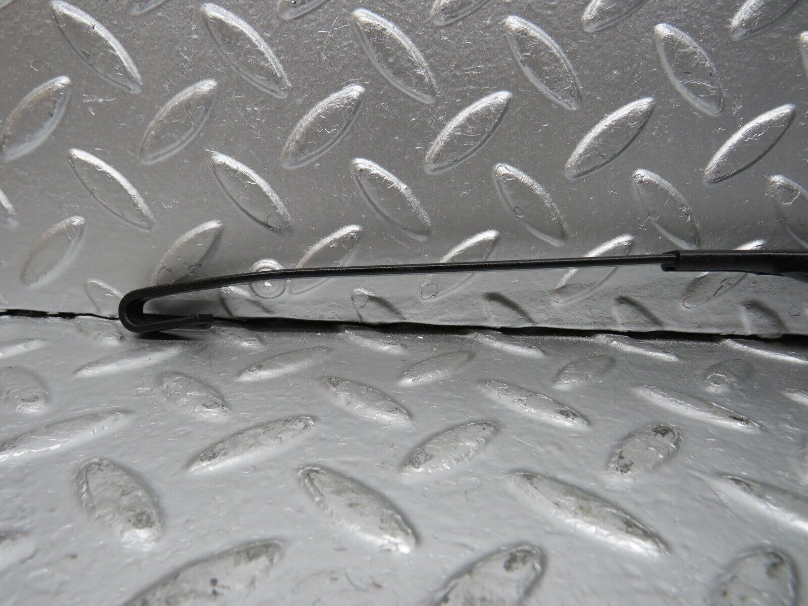 31161 Mercedes-Benz W123 200D Wiper Arm Bosch Left Side