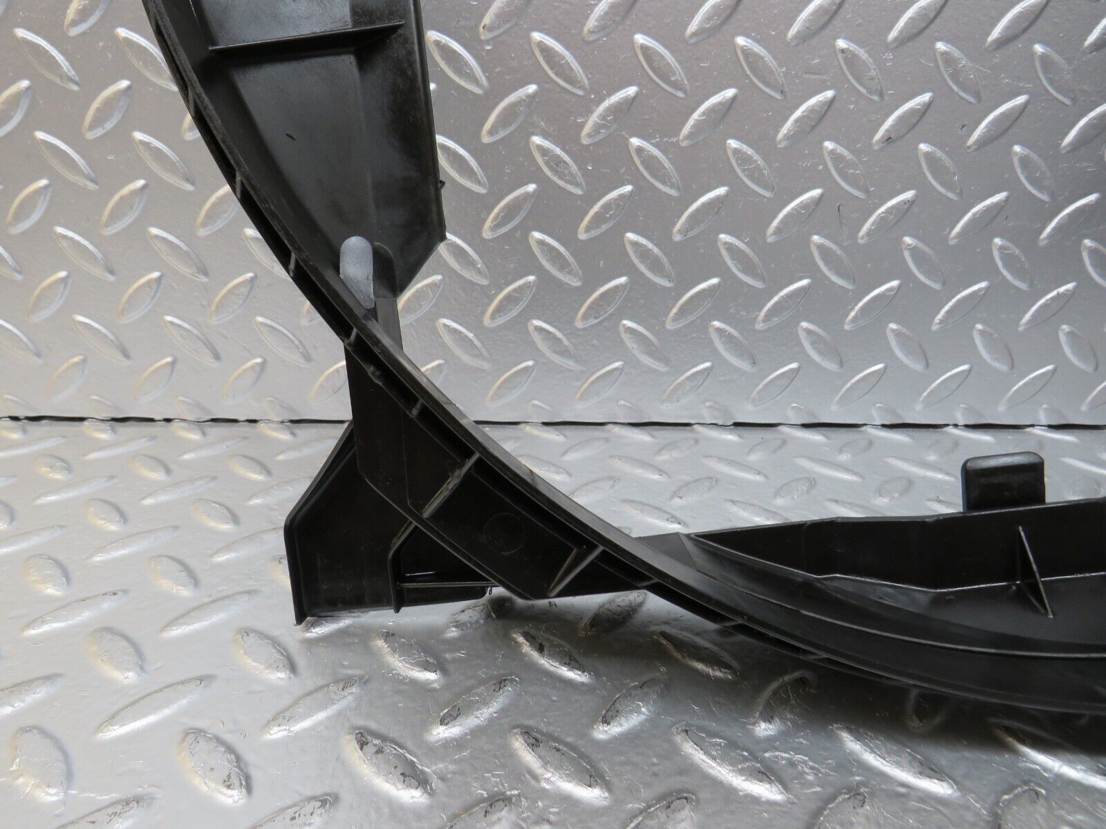 25684 Mercedes-Benz W124 280E Radiator Fan Shroud Fan Cover Ring 1245052655