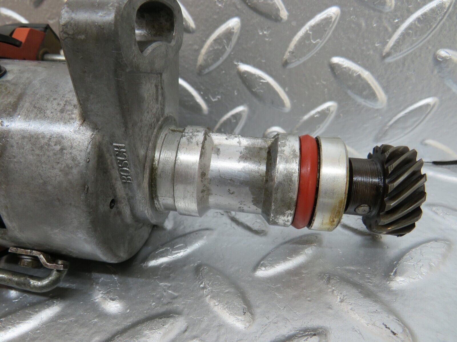 29375 Mercedes-Benz W124 230E Ignition Distributor Bosch 0031583101 0237002105