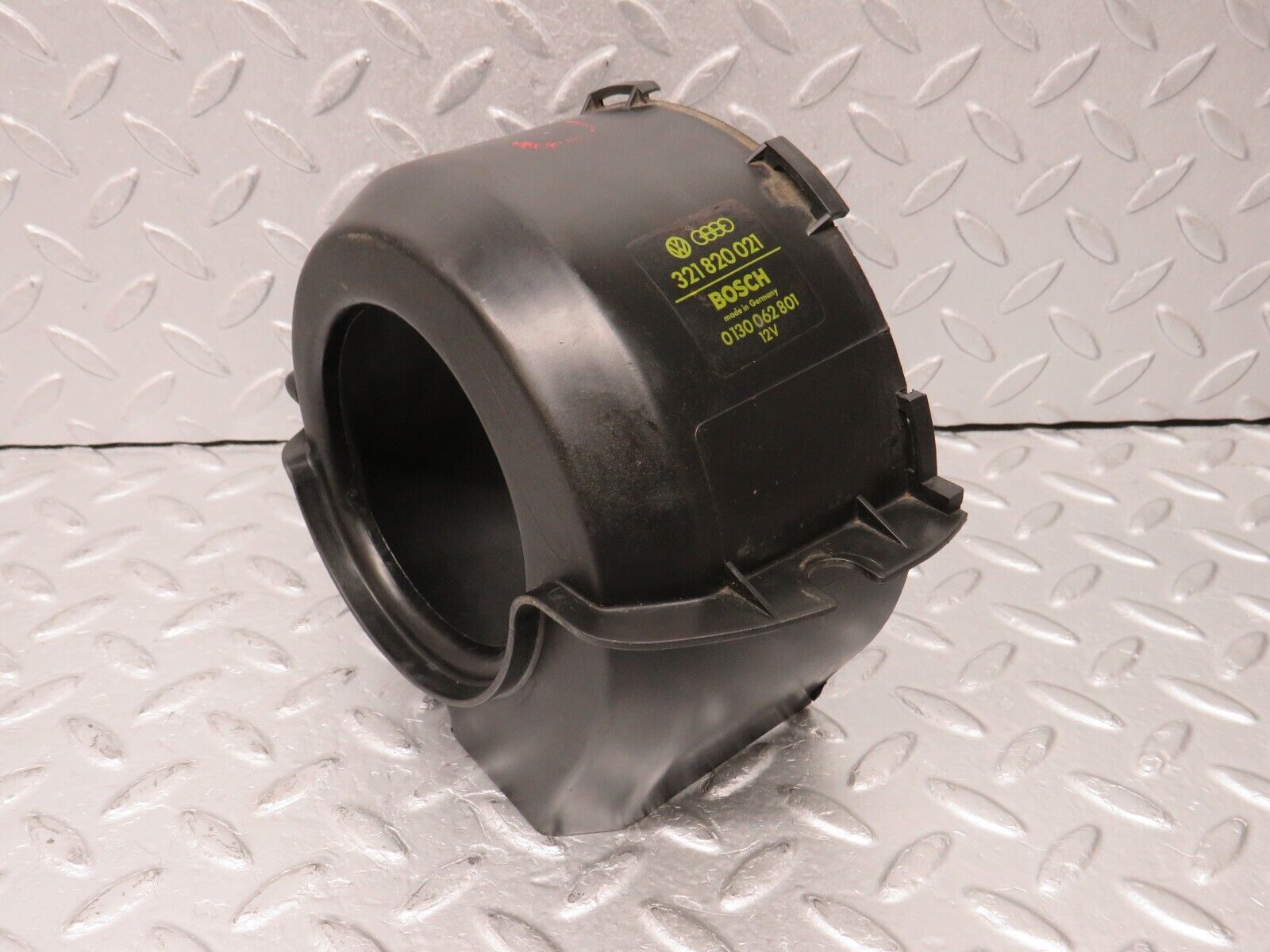 30099 Porsche 924 Heater Blower Motor Housing Bosch 0130062801 321820021