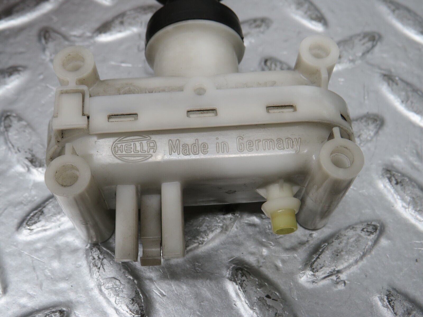 31640 Mercedes-Benz W201 190LE 1.8L Door Lock Vacuum Actuator Rear Left